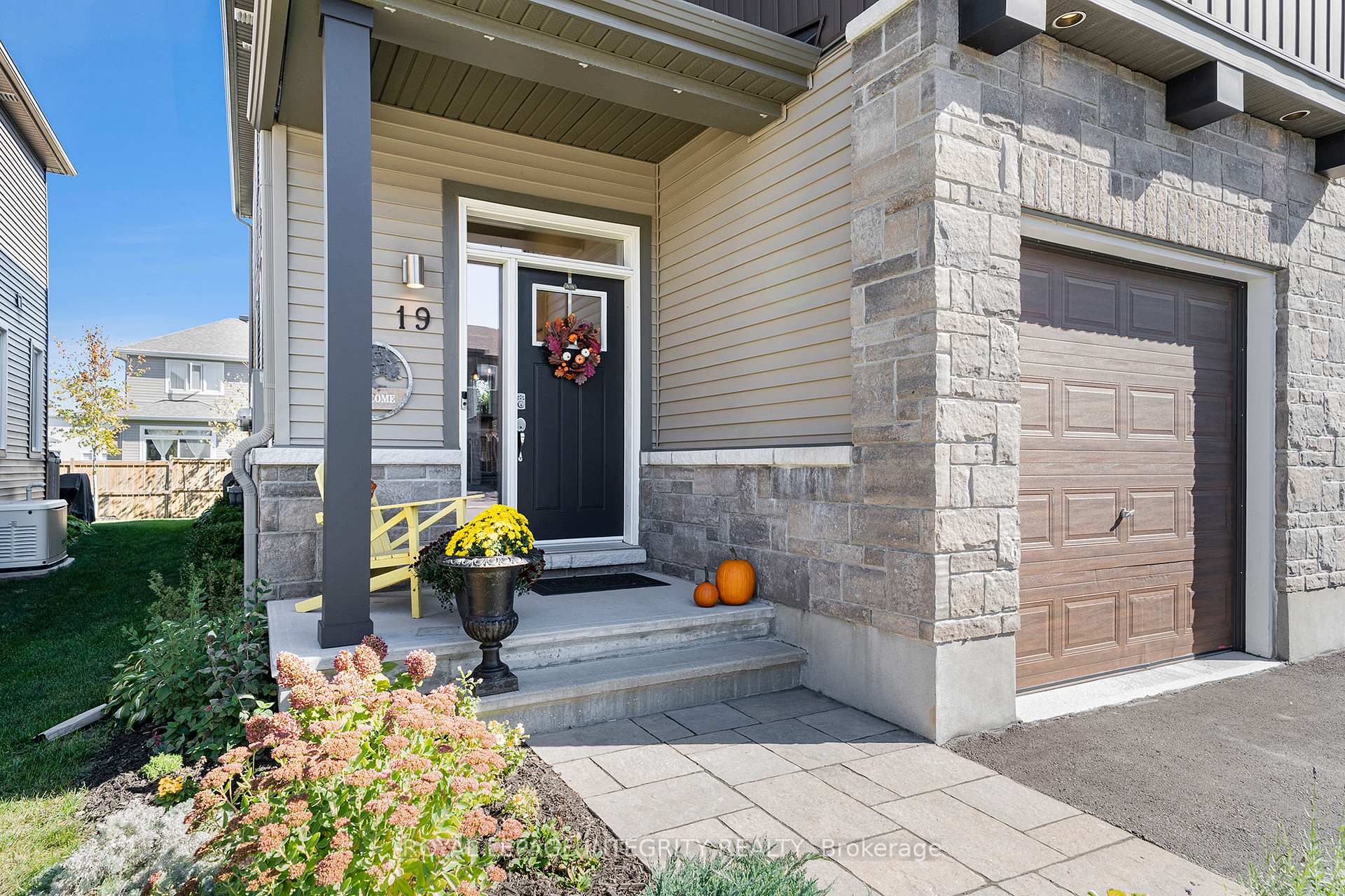 Photo 2 of 19 Riddell Street, Carleton Place — HOMEH