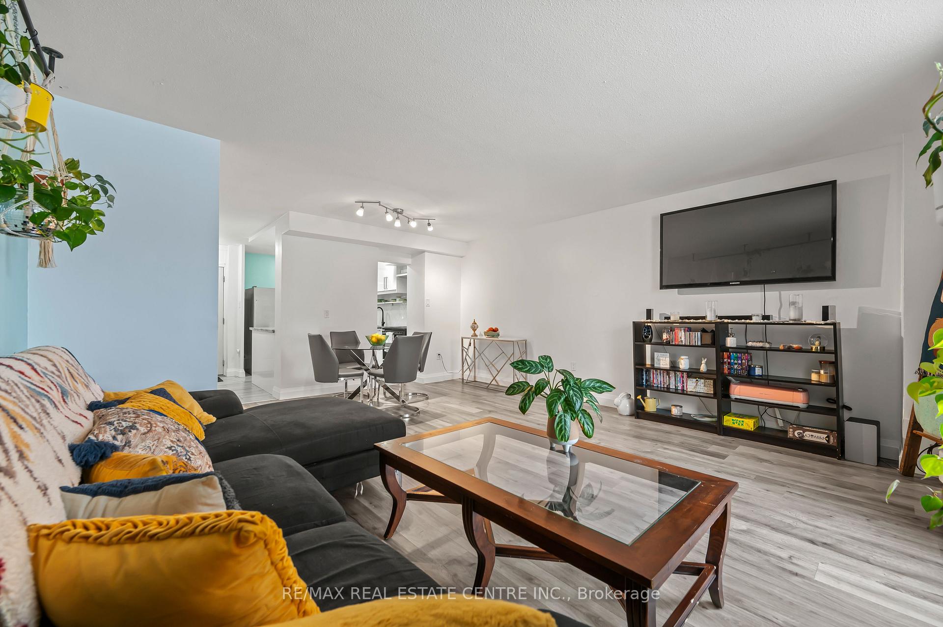 Photo 4 of Unit 141, 350 Quigley Road, Hamilton, Vincent — HOMEH