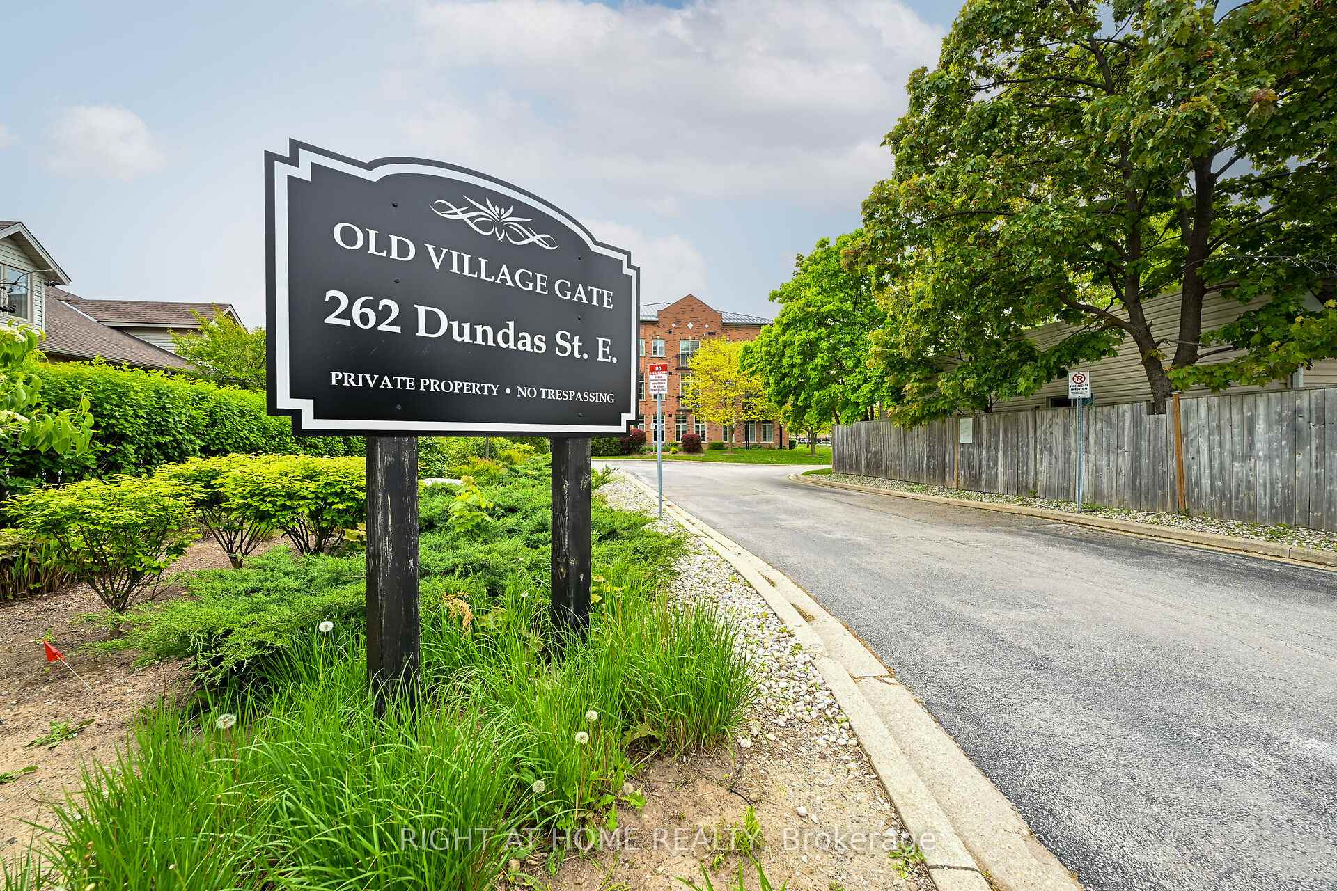Photo 1 of Unit 403, 262 Dundas Street E, Hamilton, Waterdown — HOMEH