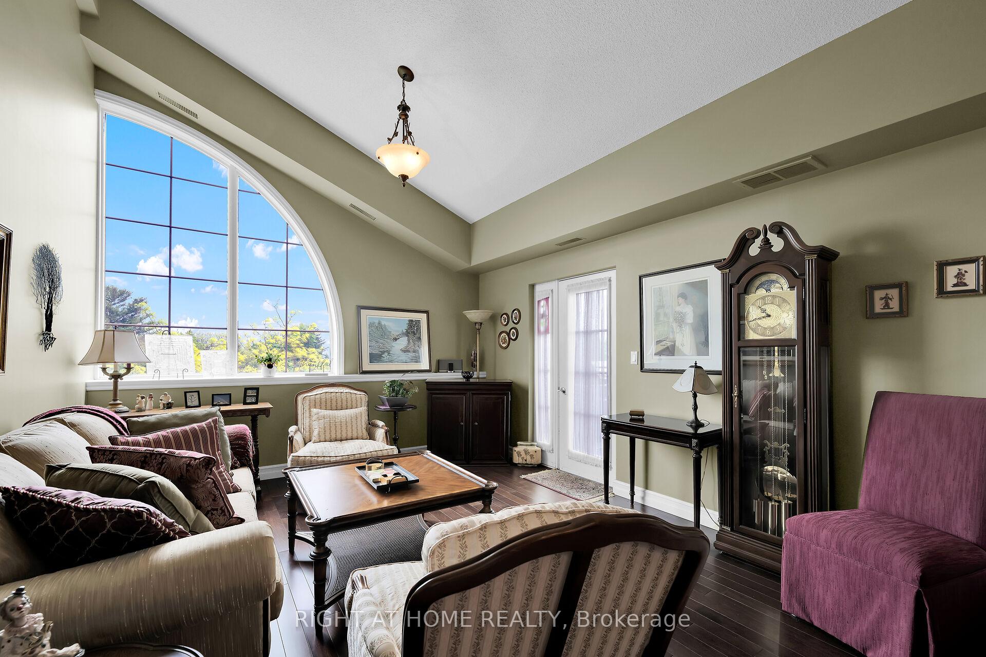 Photo 13 of Unit 403, 262 Dundas Street E, Hamilton, Waterdown — HOMEH