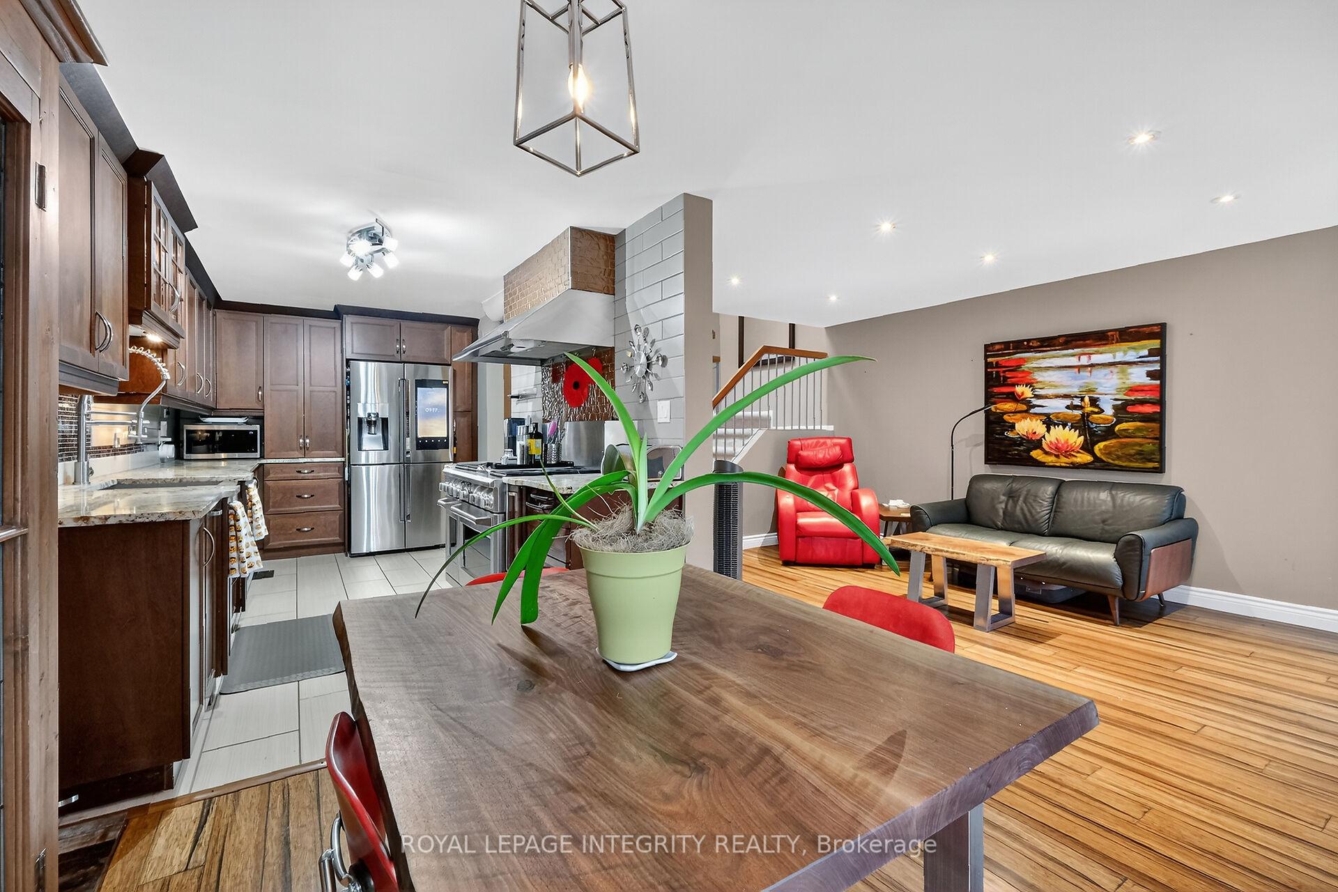 Photo 10 of 40 Shadetree Crescent, Ottawa, Borden Farm/Stewart Farm/Carleton Heights/Parkwood Hills — HOMEH
