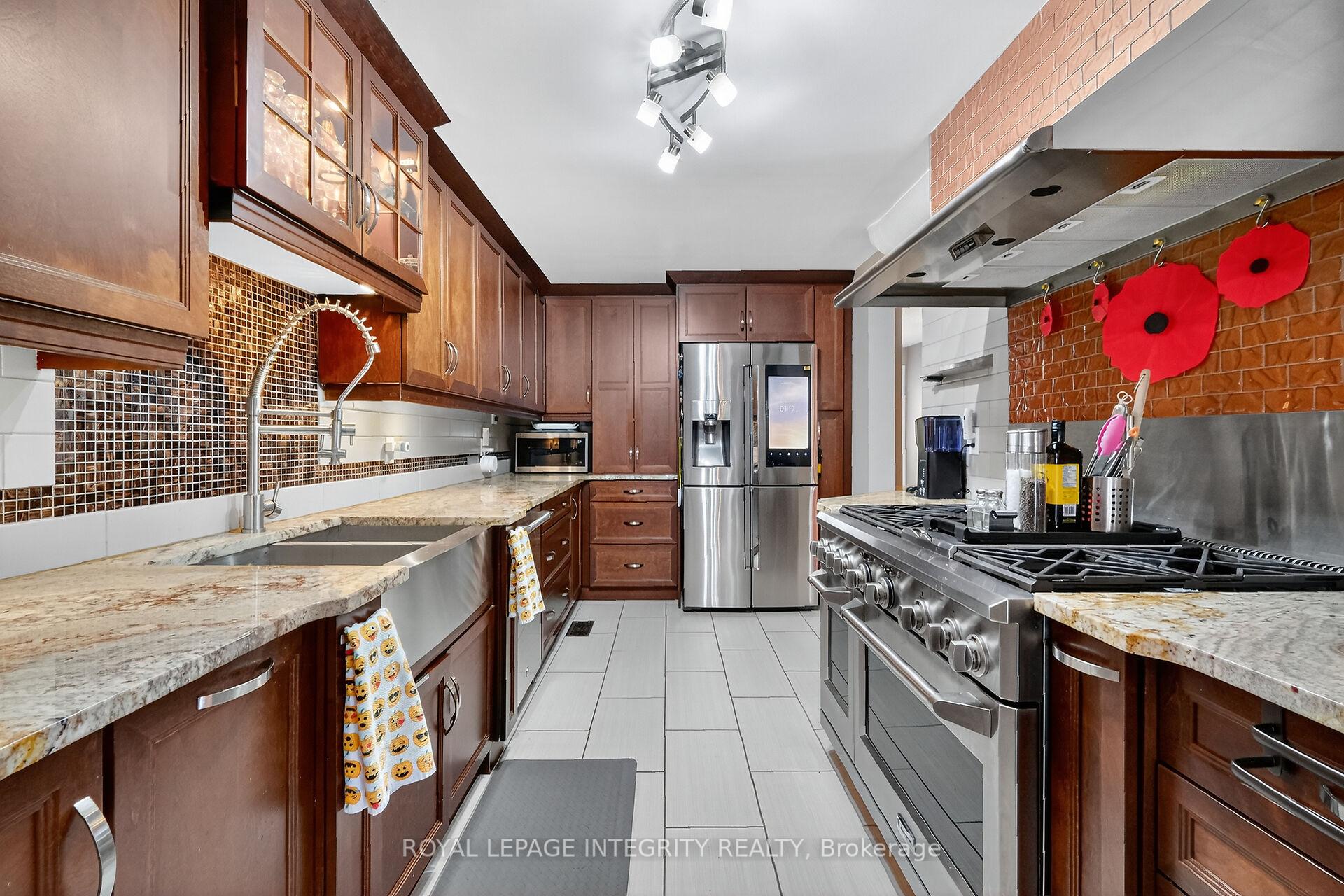 Photo 12 of 40 Shadetree Crescent, Ottawa, Borden Farm/Stewart Farm/Carleton Heights/Parkwood Hills — HOMEH