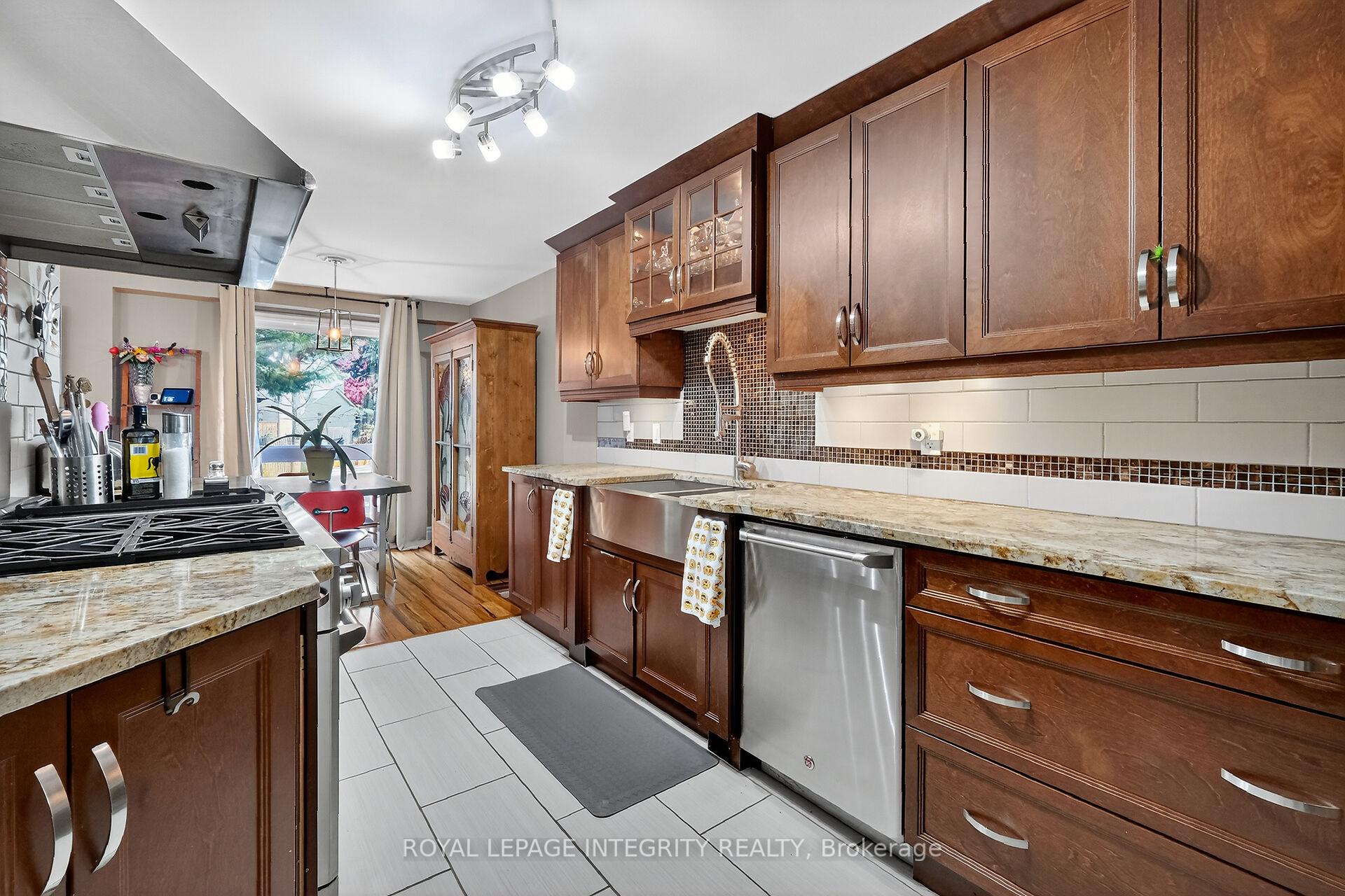 Photo 14 of 40 Shadetree Crescent, Ottawa, Borden Farm/Stewart Farm/Carleton Heights/Parkwood Hills — HOMEH