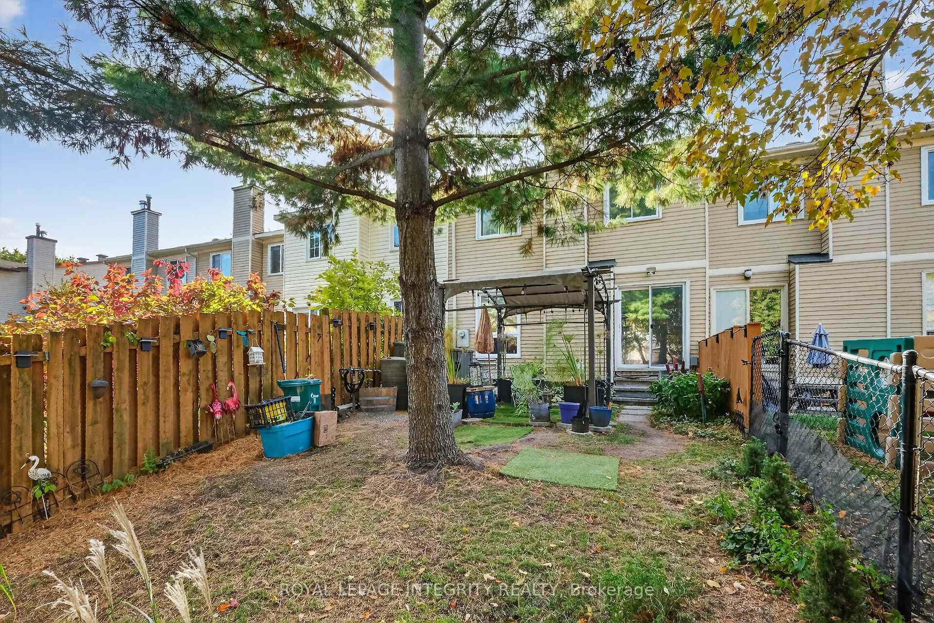 Photo 28 of 40 Shadetree Crescent, Ottawa, Borden Farm/Stewart Farm/Carleton Heights/Parkwood Hills — HOMEH