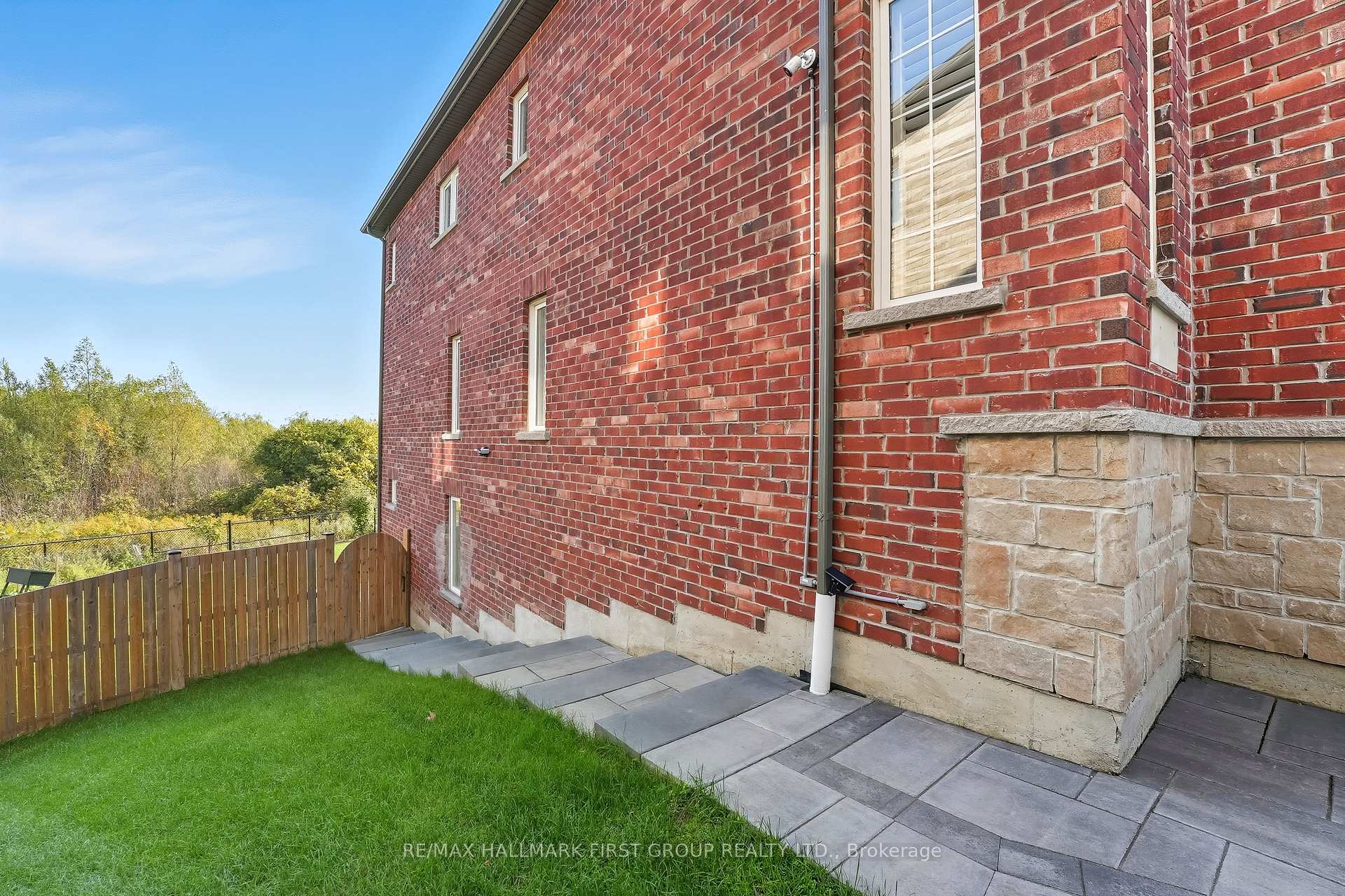 Photo 49 of Unit Main & Upper, 19 Purdy Place, Clarington, Bowmanville — HOMEH