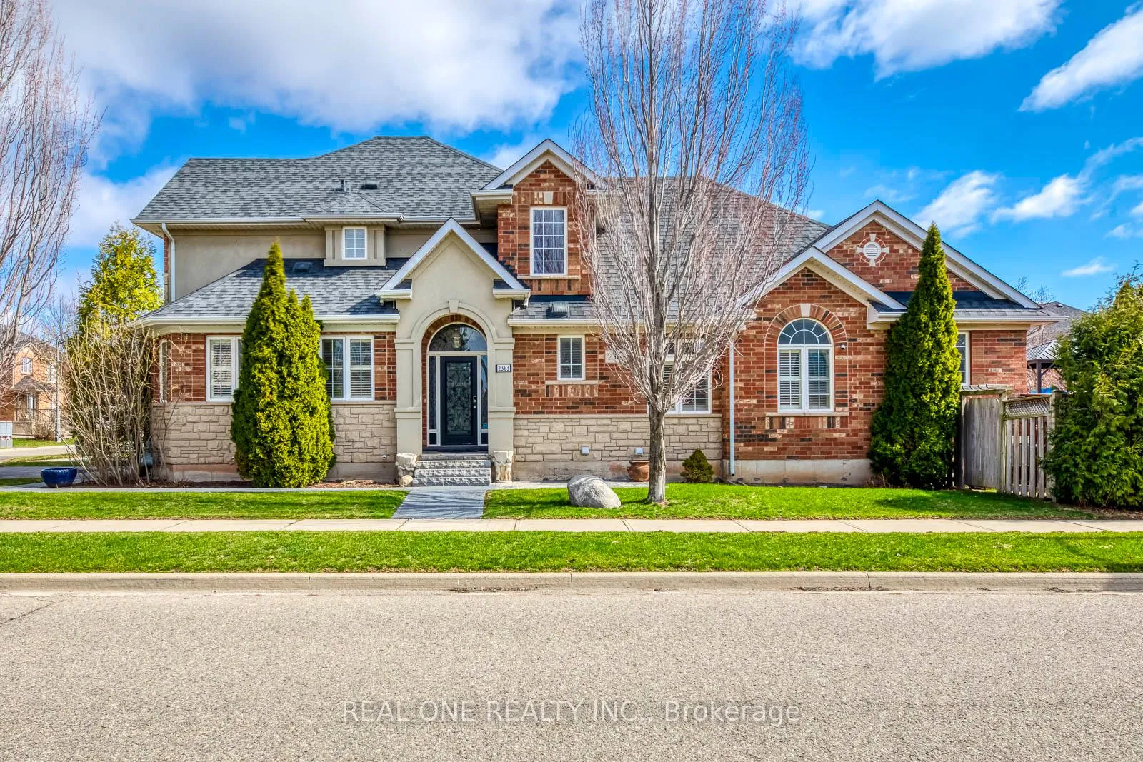 Front of 2363 Parkglen Avenue