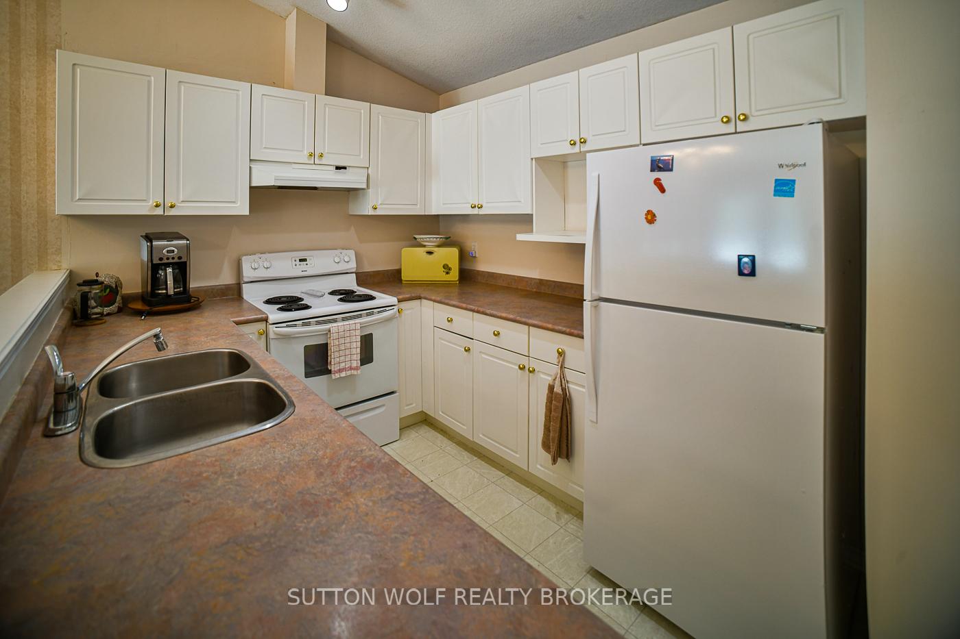 Photo 10 of Unit 8, 375 Scott Street, Strathroy-Caradoc, SE — HOMEH