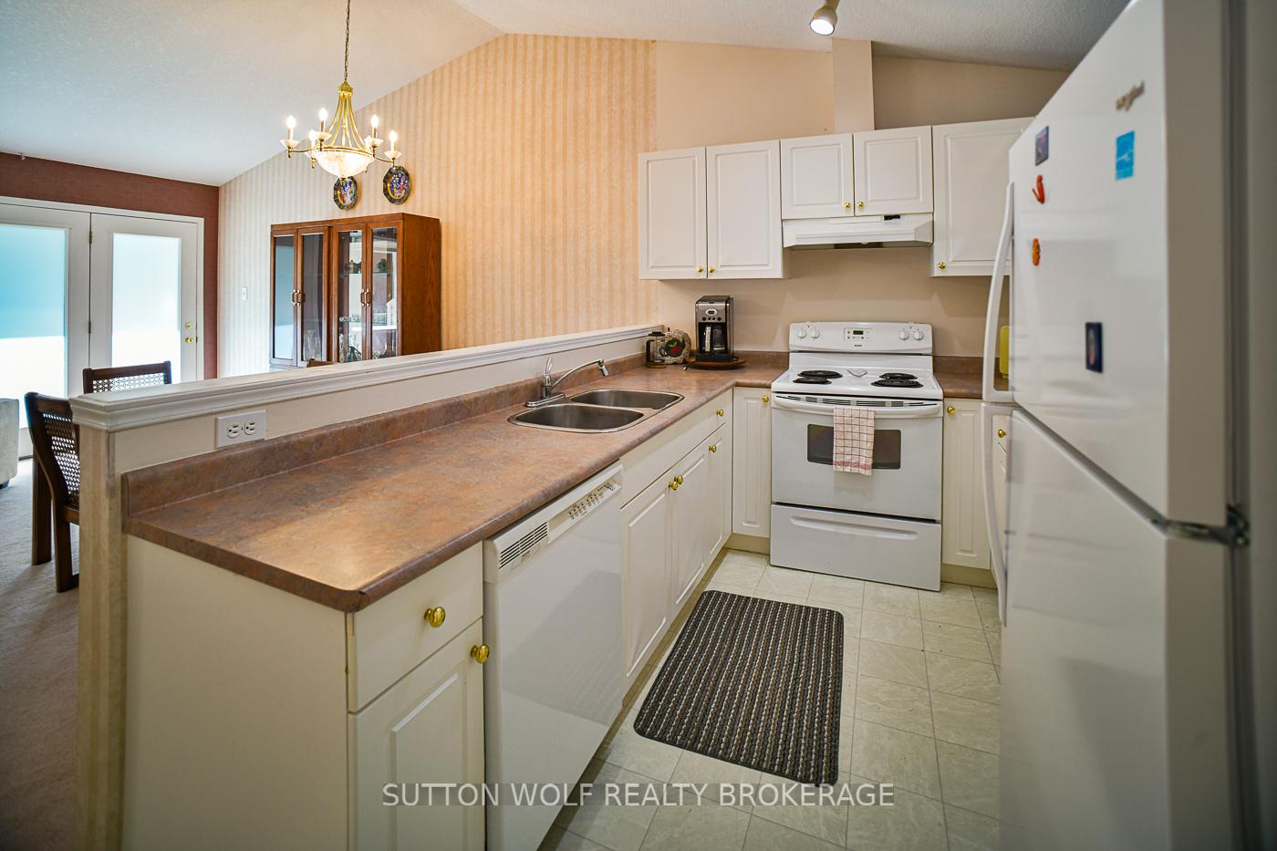 Photo 11 of Unit 8, 375 Scott Street, Strathroy-Caradoc, SE — HOMEH