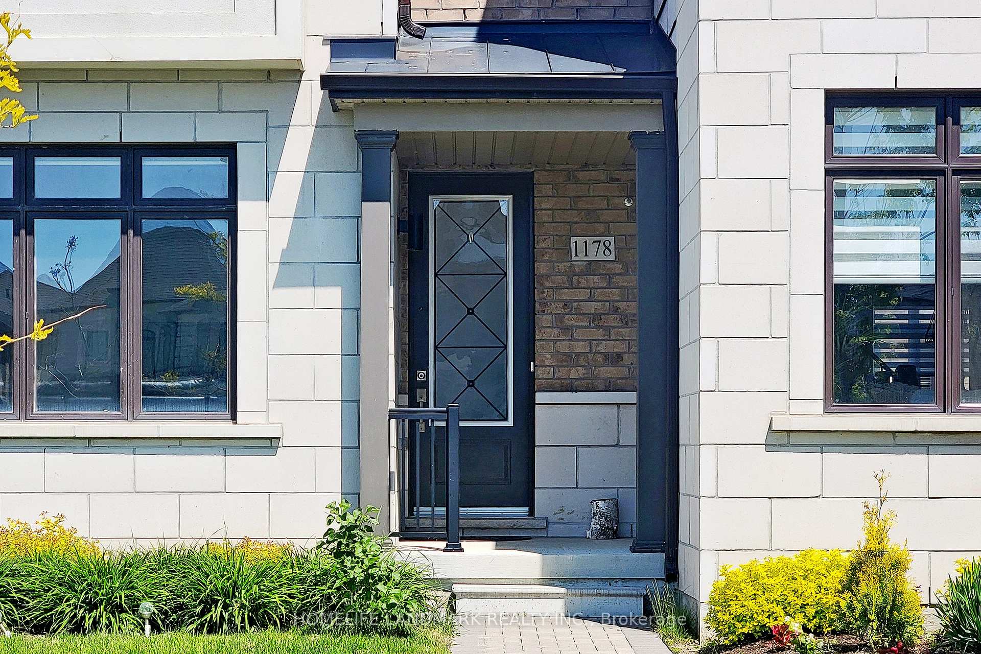 Front of 1178 Wellington Street E