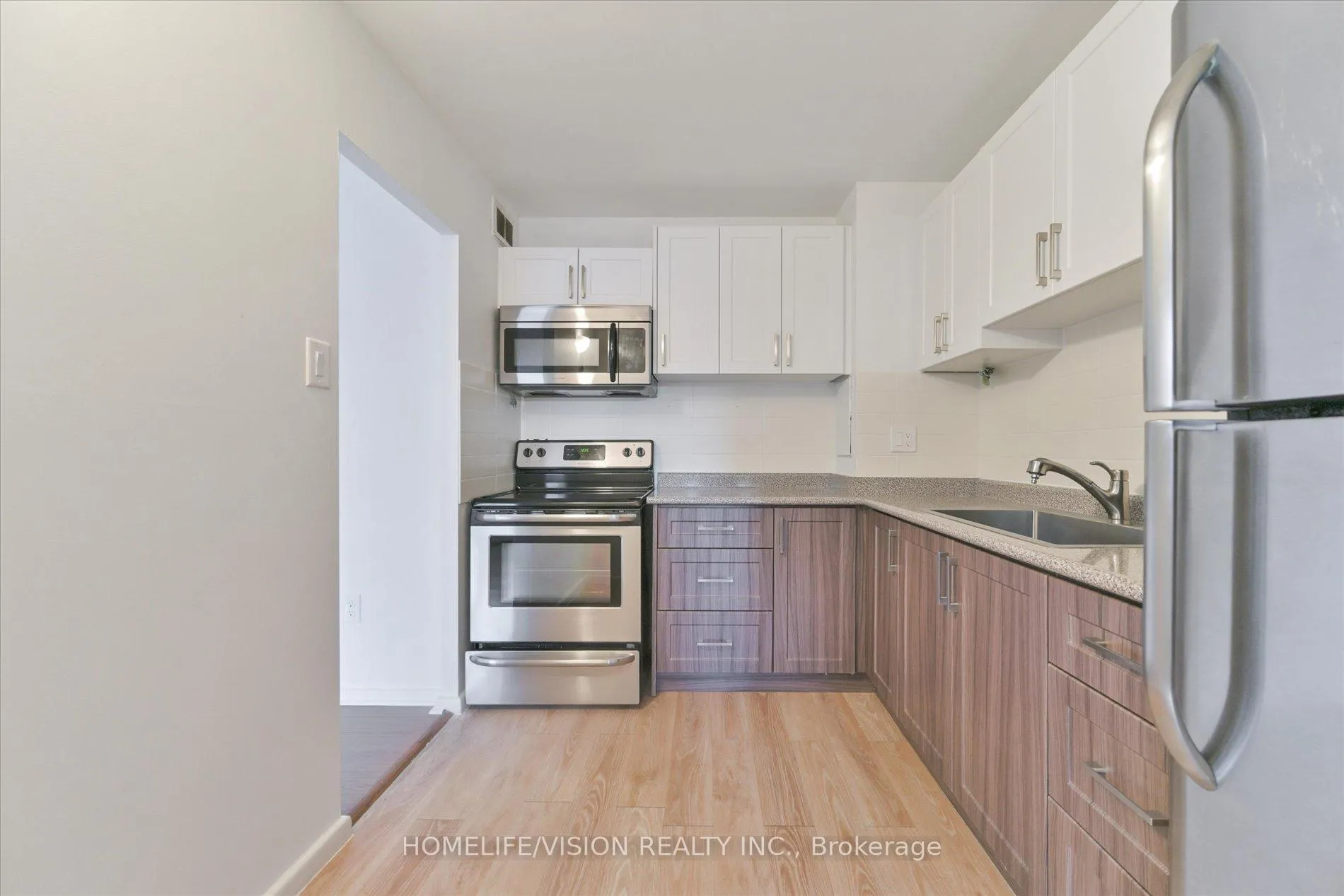 Photo 5 of Unit 202, 100 Leeward Glenway, Toronto, Flemingdon Park — HOMEH