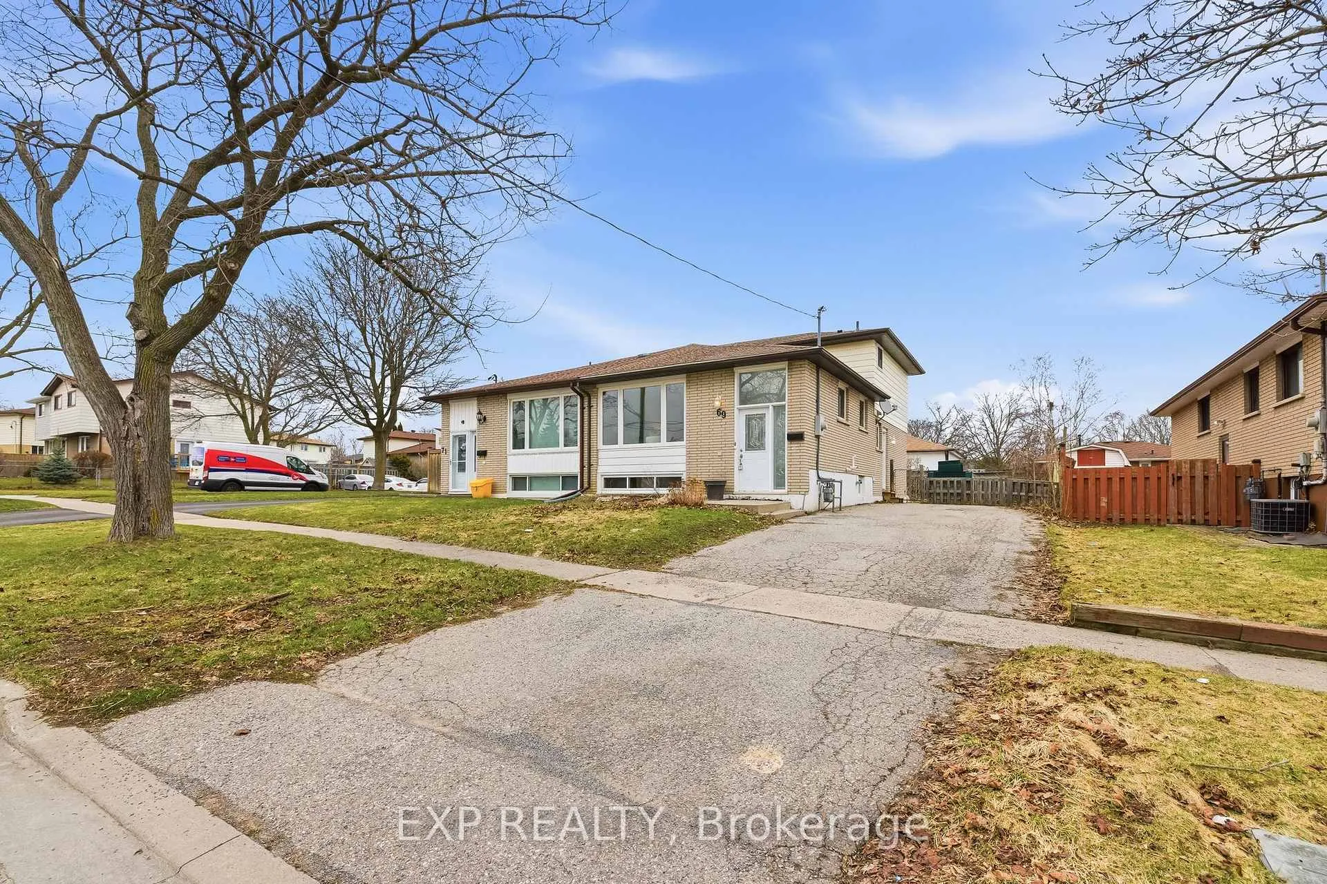 Photo 3 of 69 Little Avenue, Clarington, Bowmanville — HOMEH
