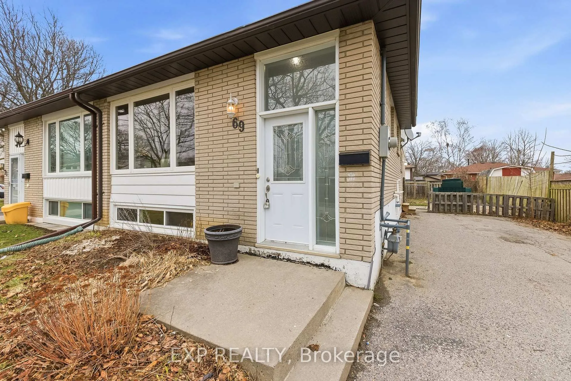 Photo 5 of 69 Little Avenue, Clarington, Bowmanville — HOMEH