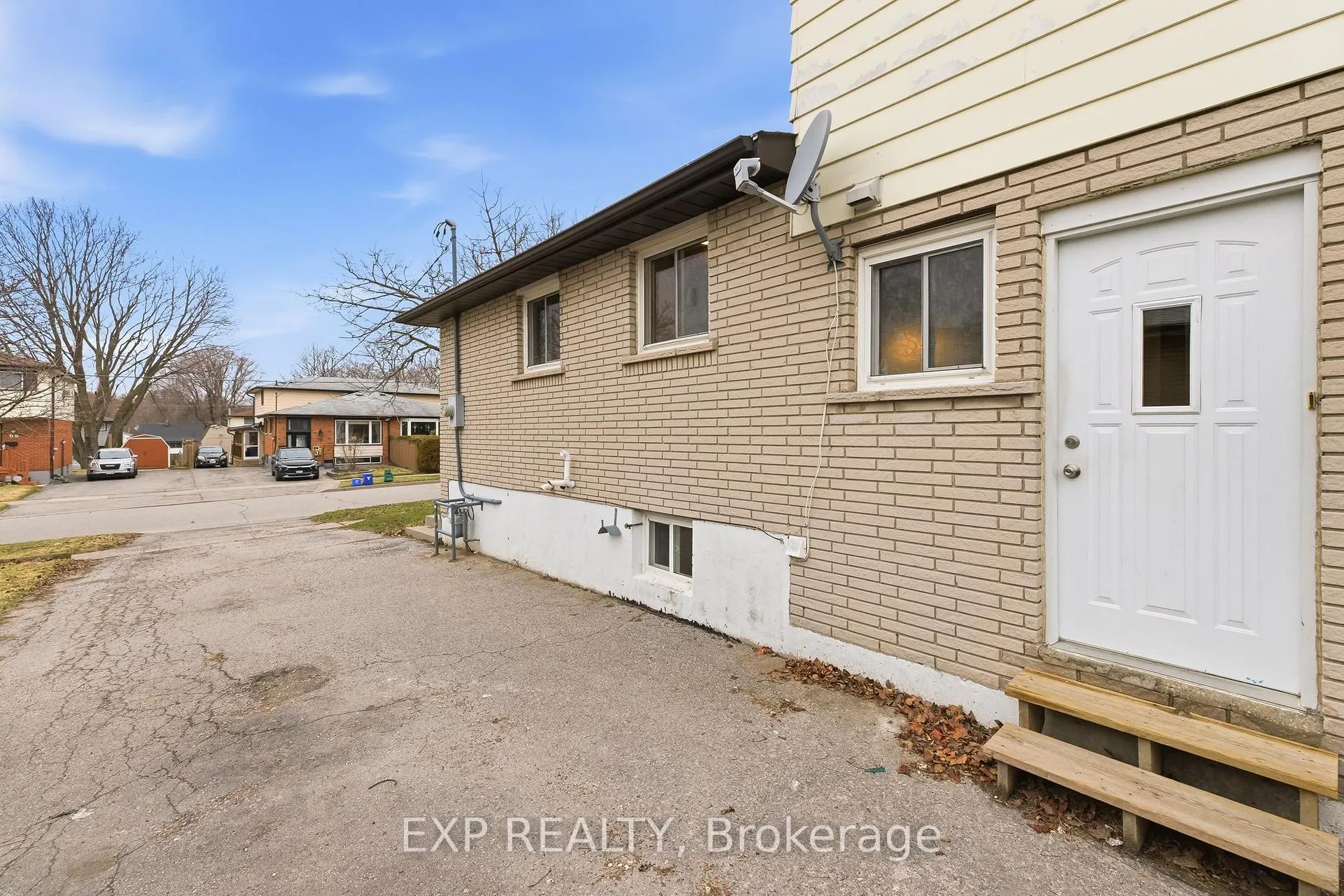 Photo 6 of 69 Little Avenue, Clarington, Bowmanville — HOMEH