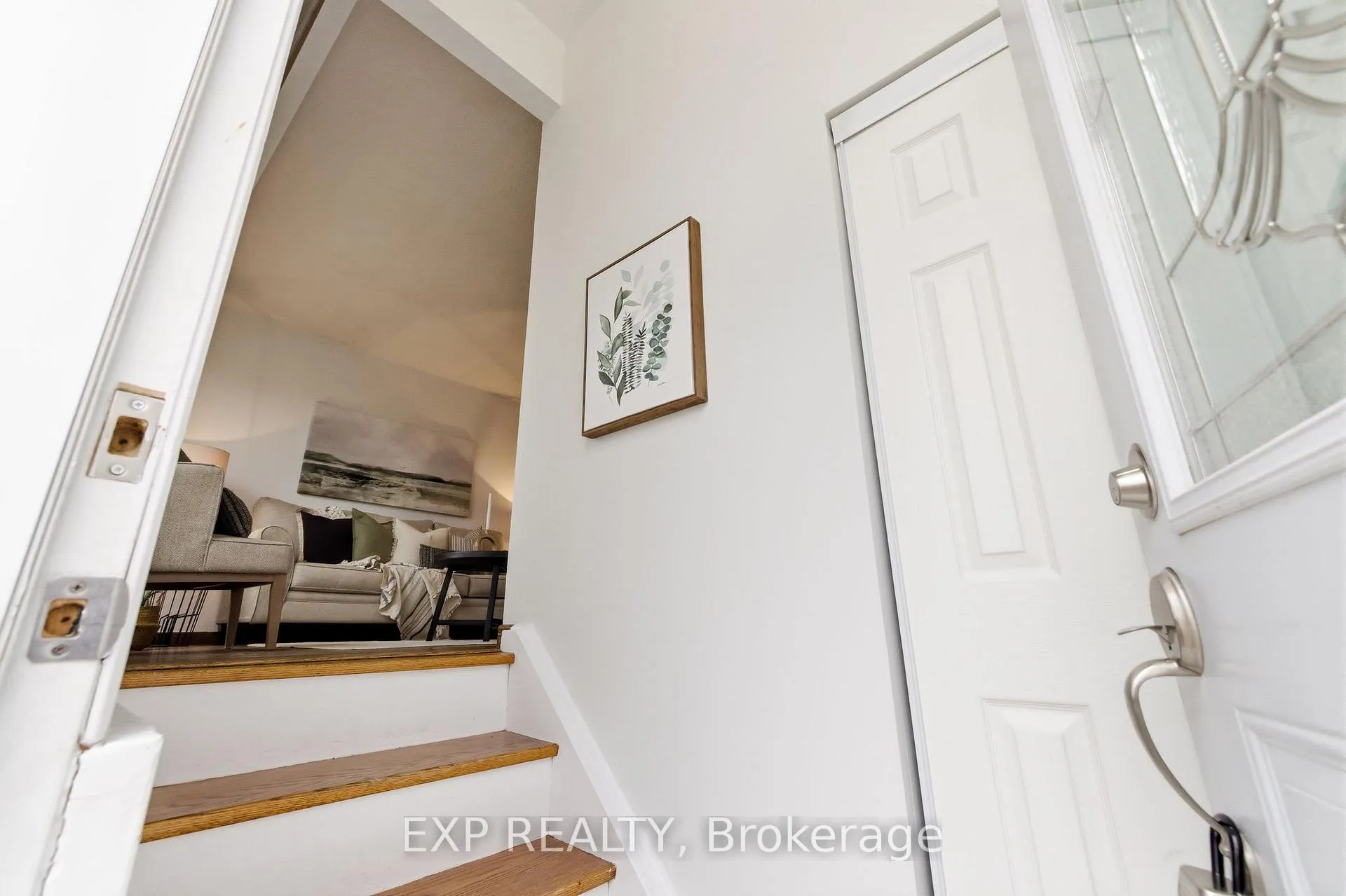 Photo 7 of 69 Little Avenue, Clarington, Bowmanville — HOMEH