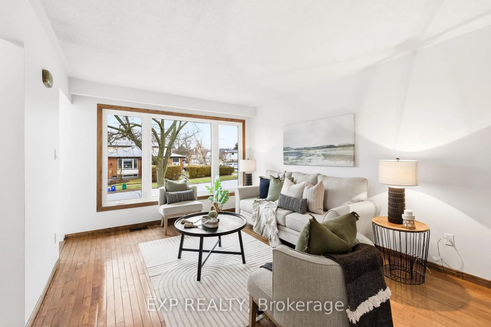 Photo 10 of 69 Little Avenue, Clarington, Bowmanville — HOMEH