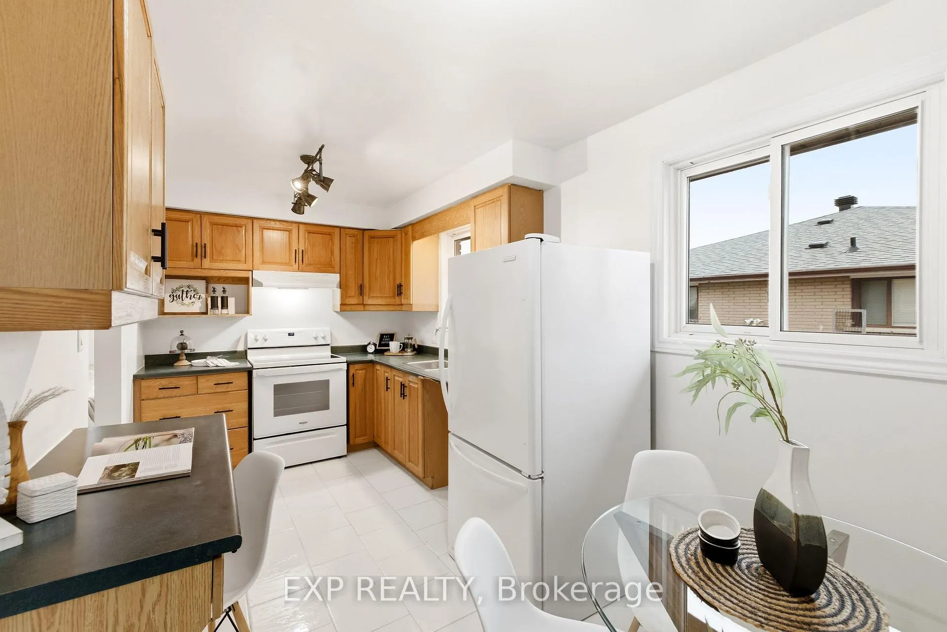 Photo 16 of 69 Little Avenue, Clarington, Bowmanville — HOMEH