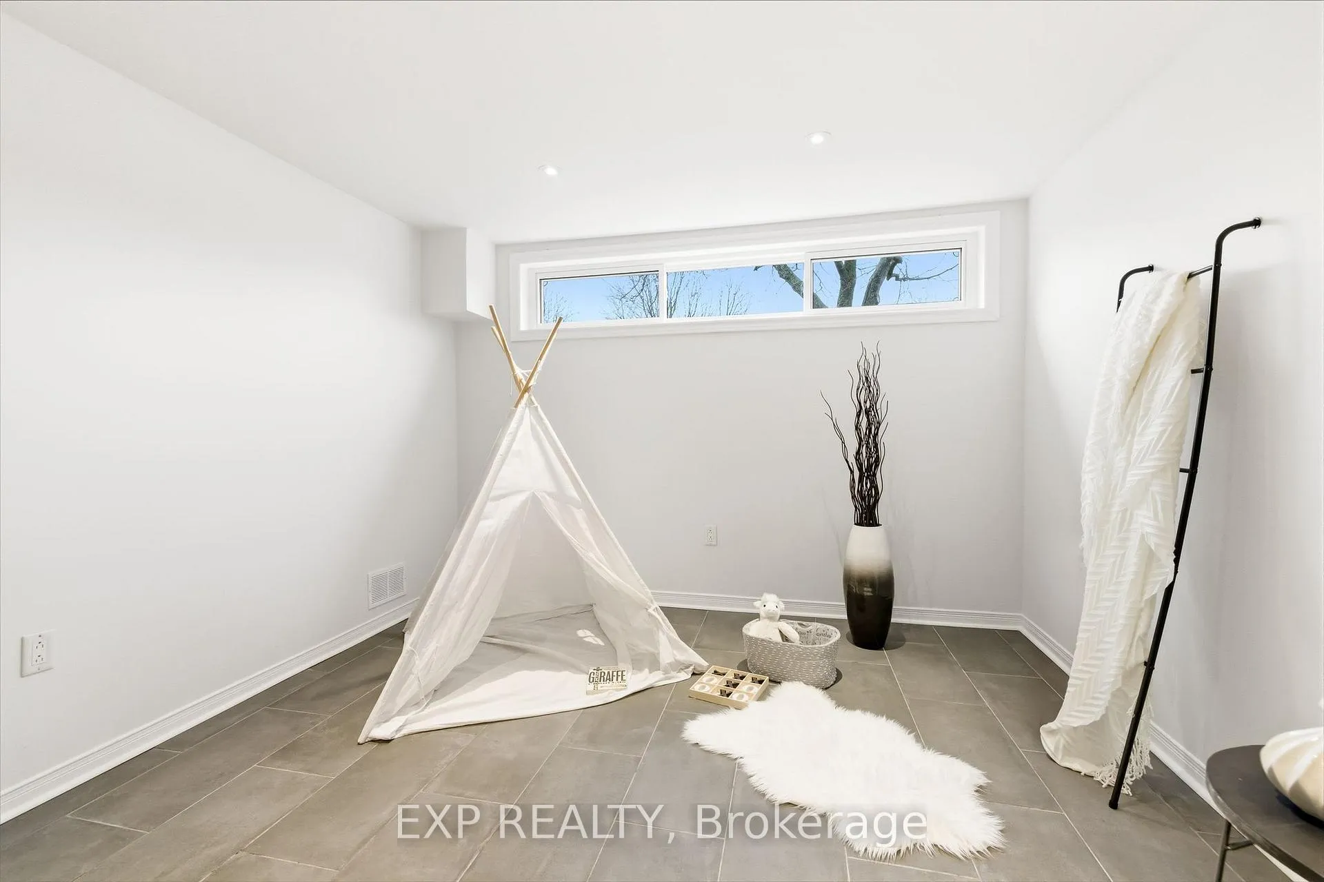 Photo 43 of 69 Little Avenue, Clarington, Bowmanville — HOMEH