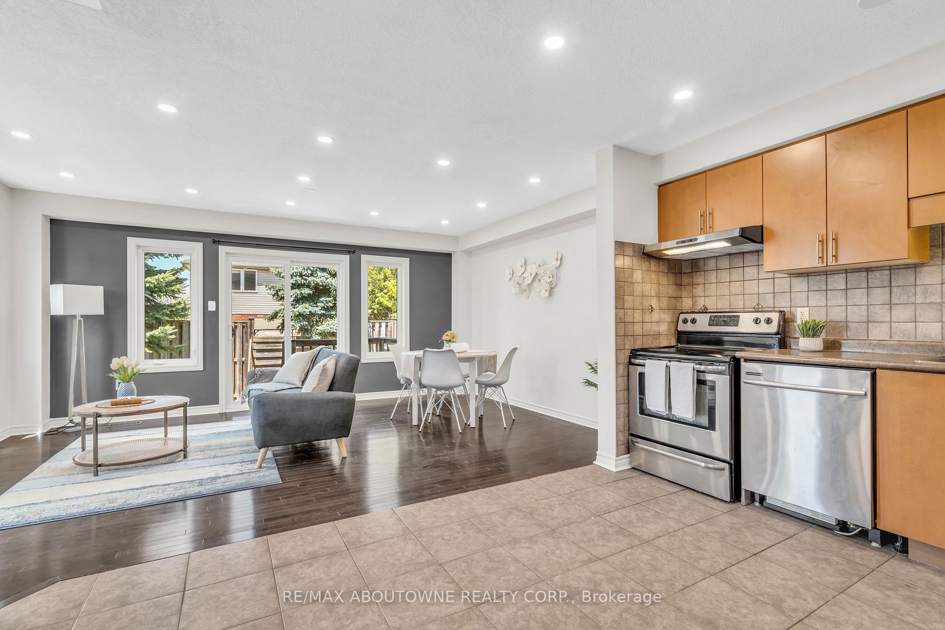 Photo 1 of 2 Lambeth Way, Guelph, Pineridge/Westminster Woods — HOMEH