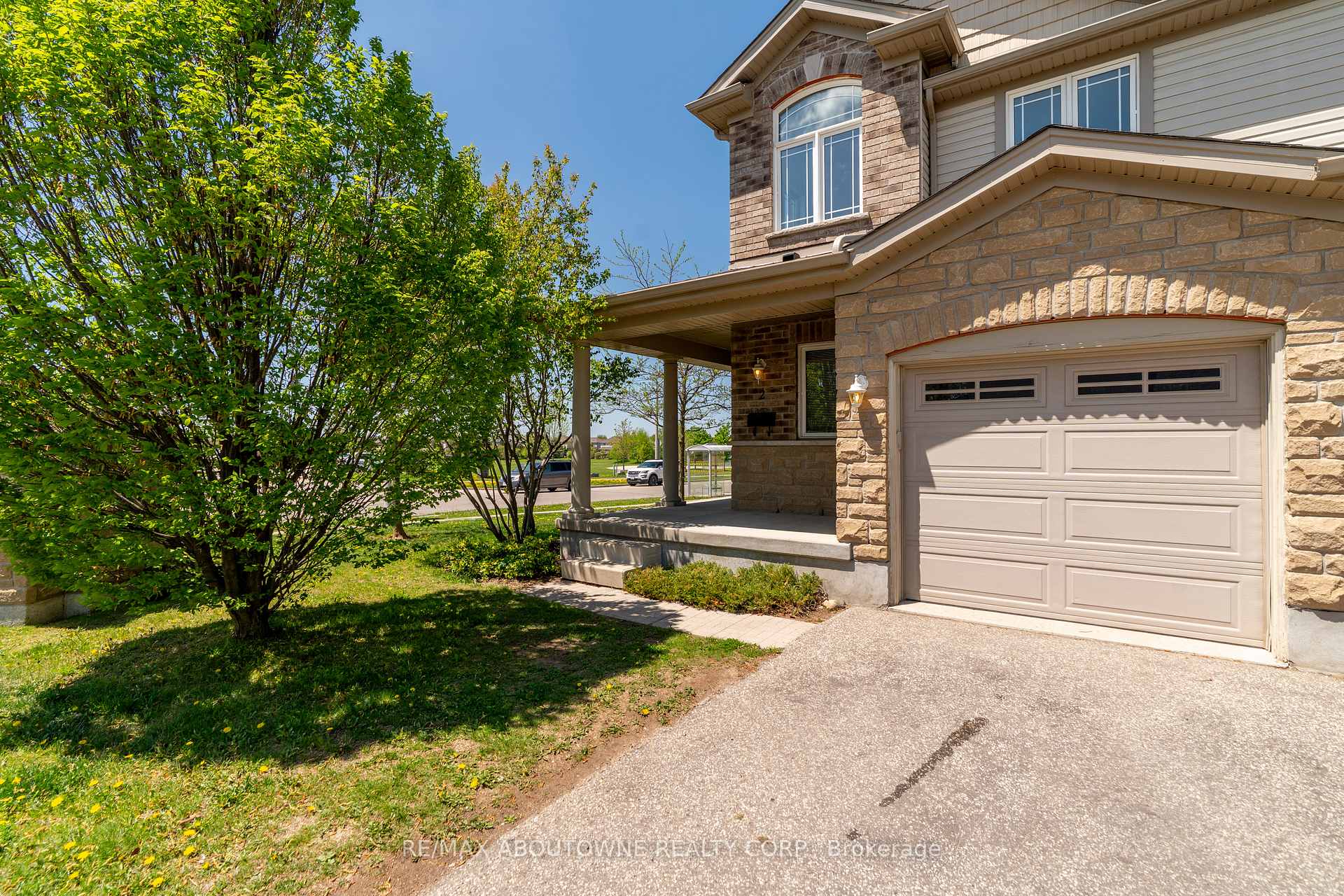 Photo 7 of 2 Lambeth Way, Guelph, Pineridge/Westminster Woods — HOMEH