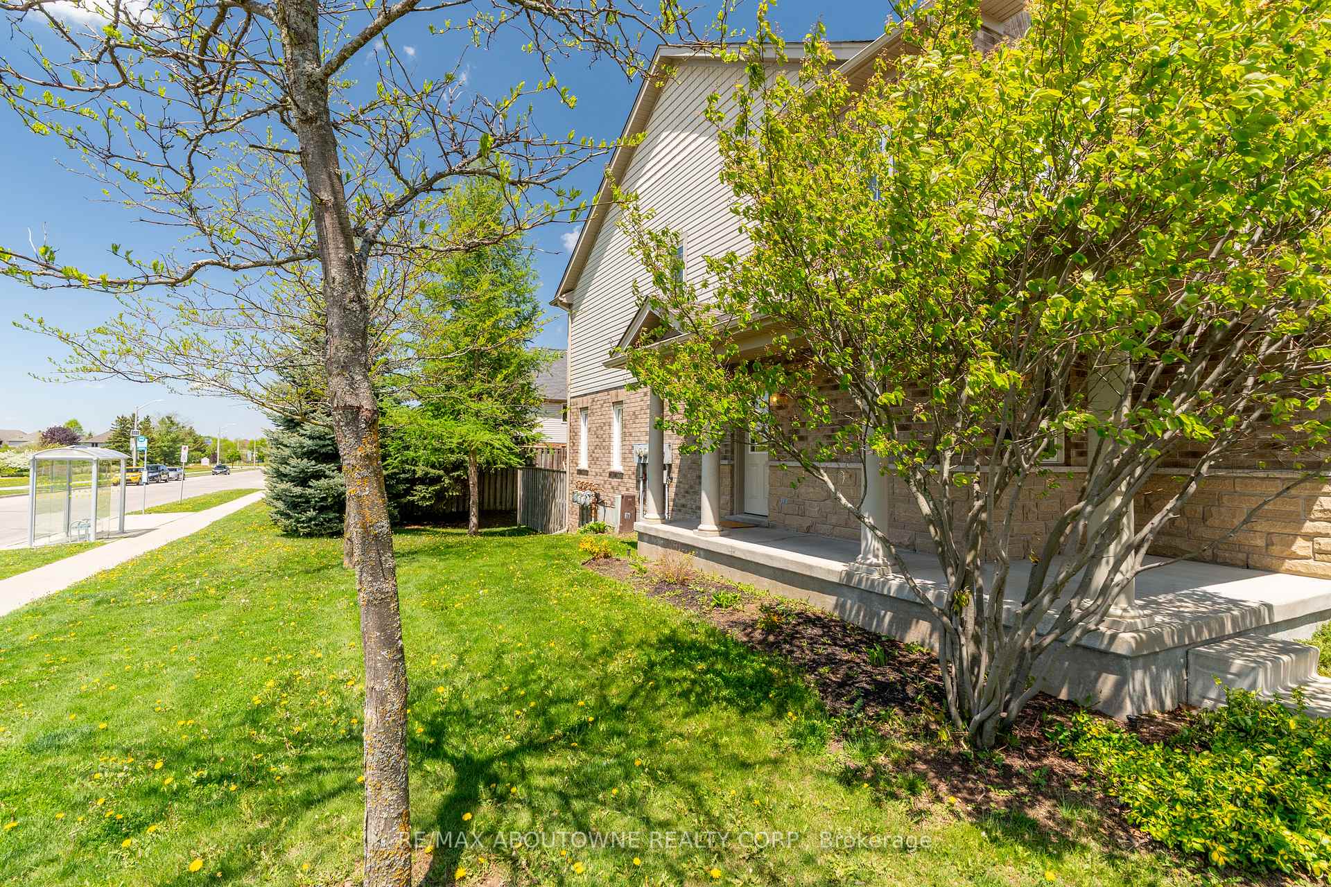 Photo 12 of 2 Lambeth Way, Guelph, Pineridge/Westminster Woods — HOMEH