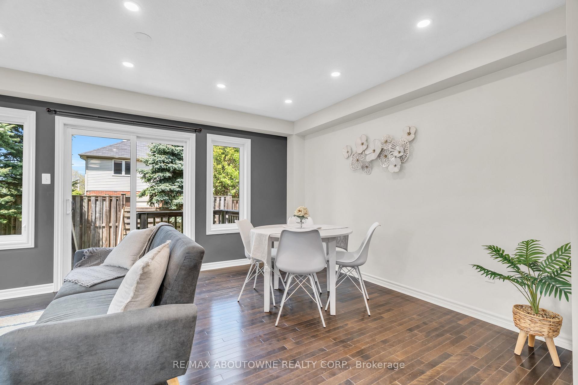 Photo 18 of 2 Lambeth Way, Guelph, Pineridge/Westminster Woods — HOMEH