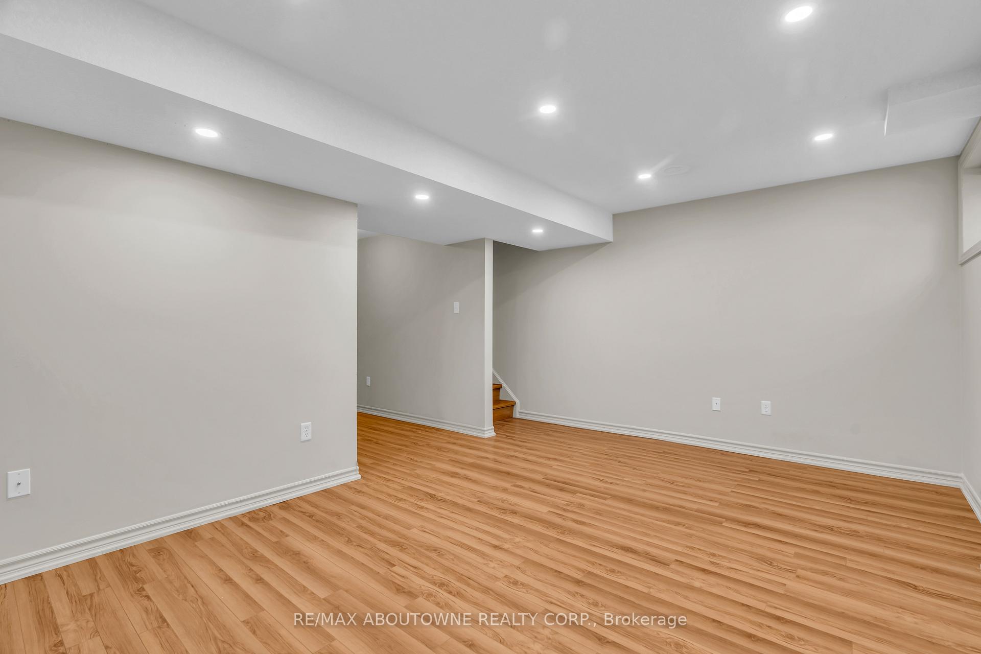 Photo 24 of 2 Lambeth Way, Guelph, Pineridge/Westminster Woods — HOMEH