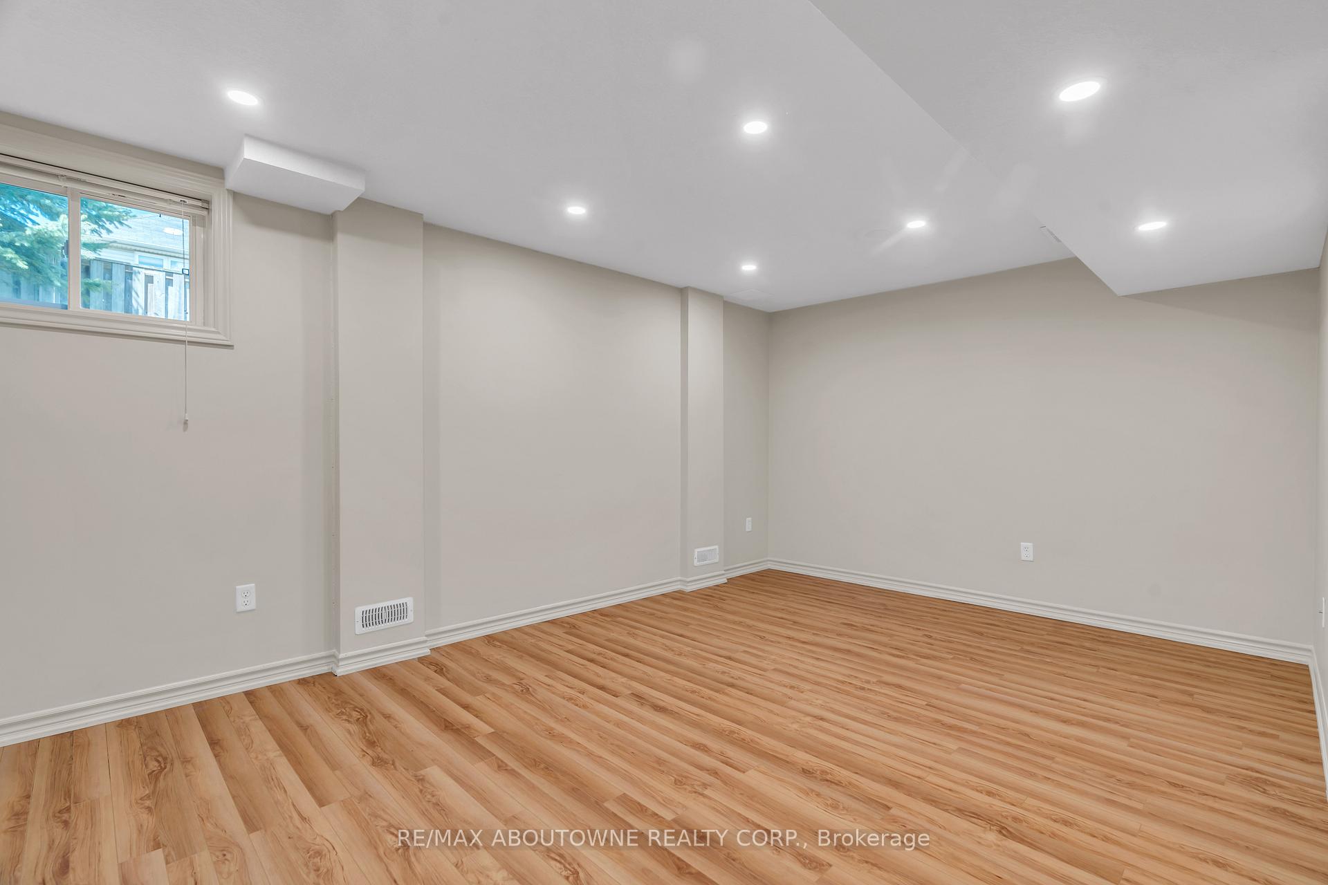 Photo 25 of 2 Lambeth Way, Guelph, Pineridge/Westminster Woods — HOMEH