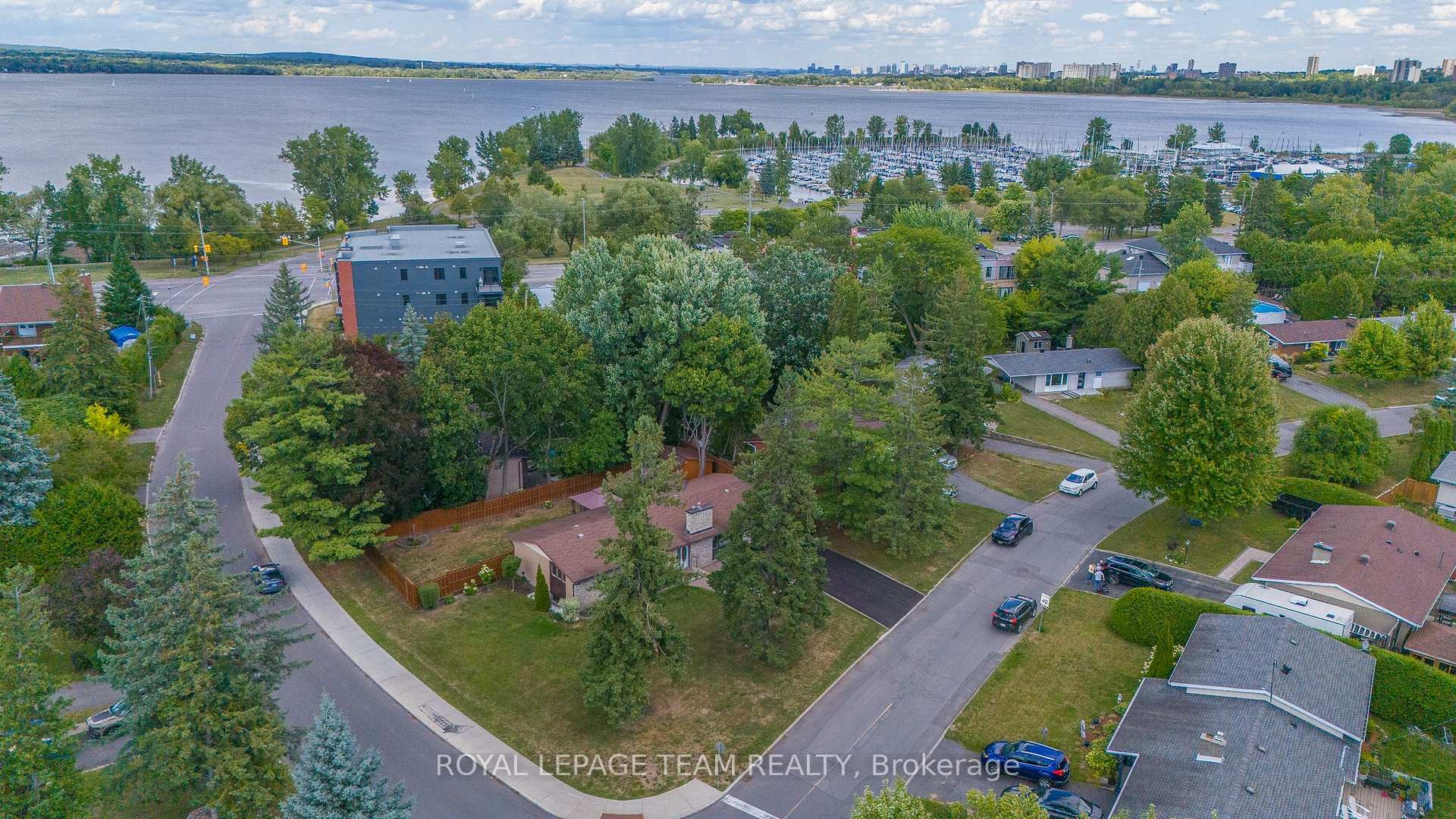 Photo 4 of 1 Stillwater Drive, Ottawa, Crystal Beach — HOMEH