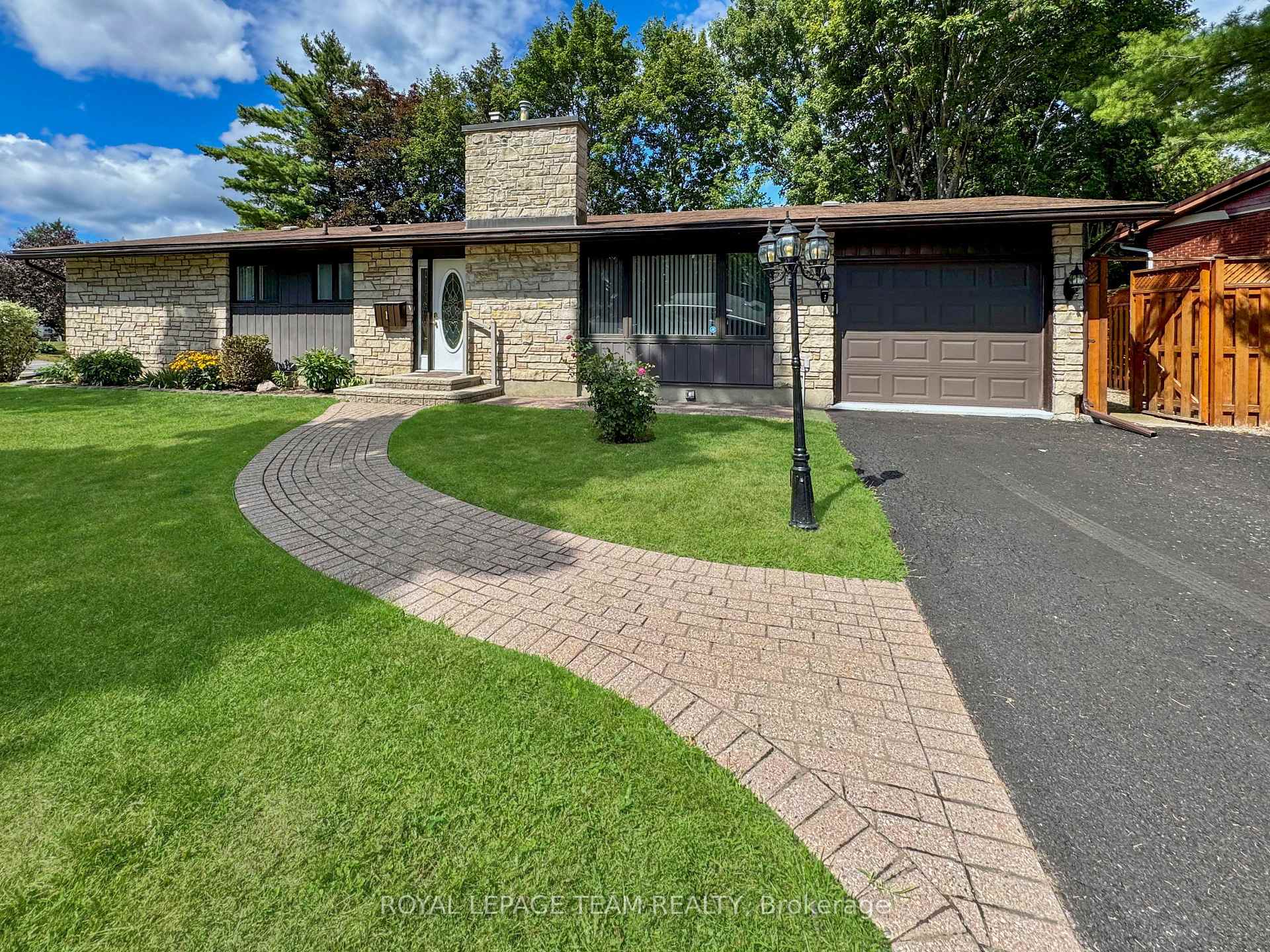Photo 17 of 1 Stillwater Drive, Ottawa, Crystal Beach — HOMEH