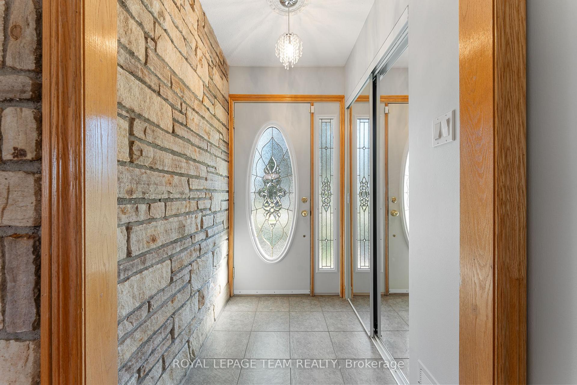 Photo 2 of 1 Stillwater Drive, Ottawa, Crystal Beach — HOMEH