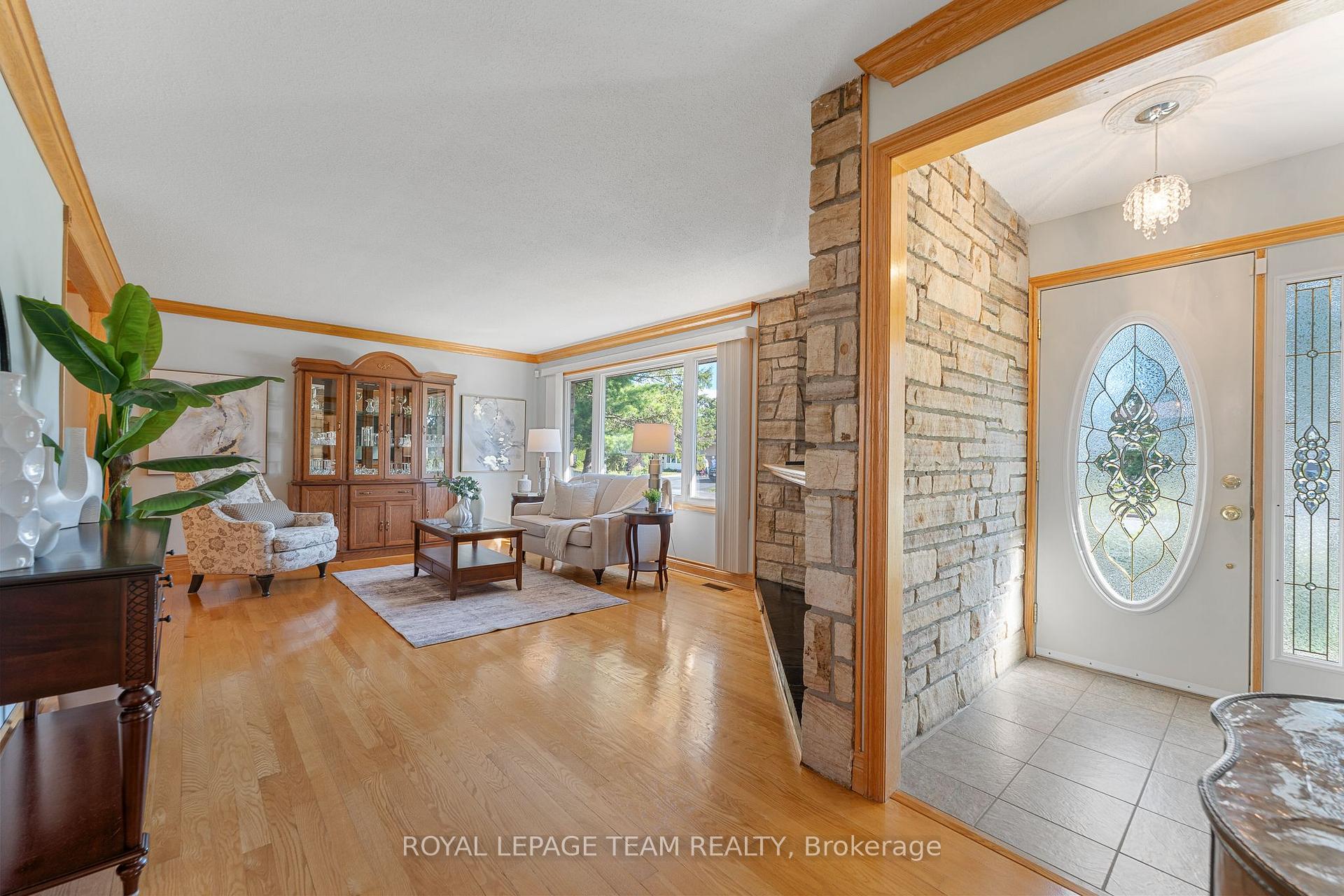 Photo 3 of 1 Stillwater Drive, Ottawa, Crystal Beach — HOMEH