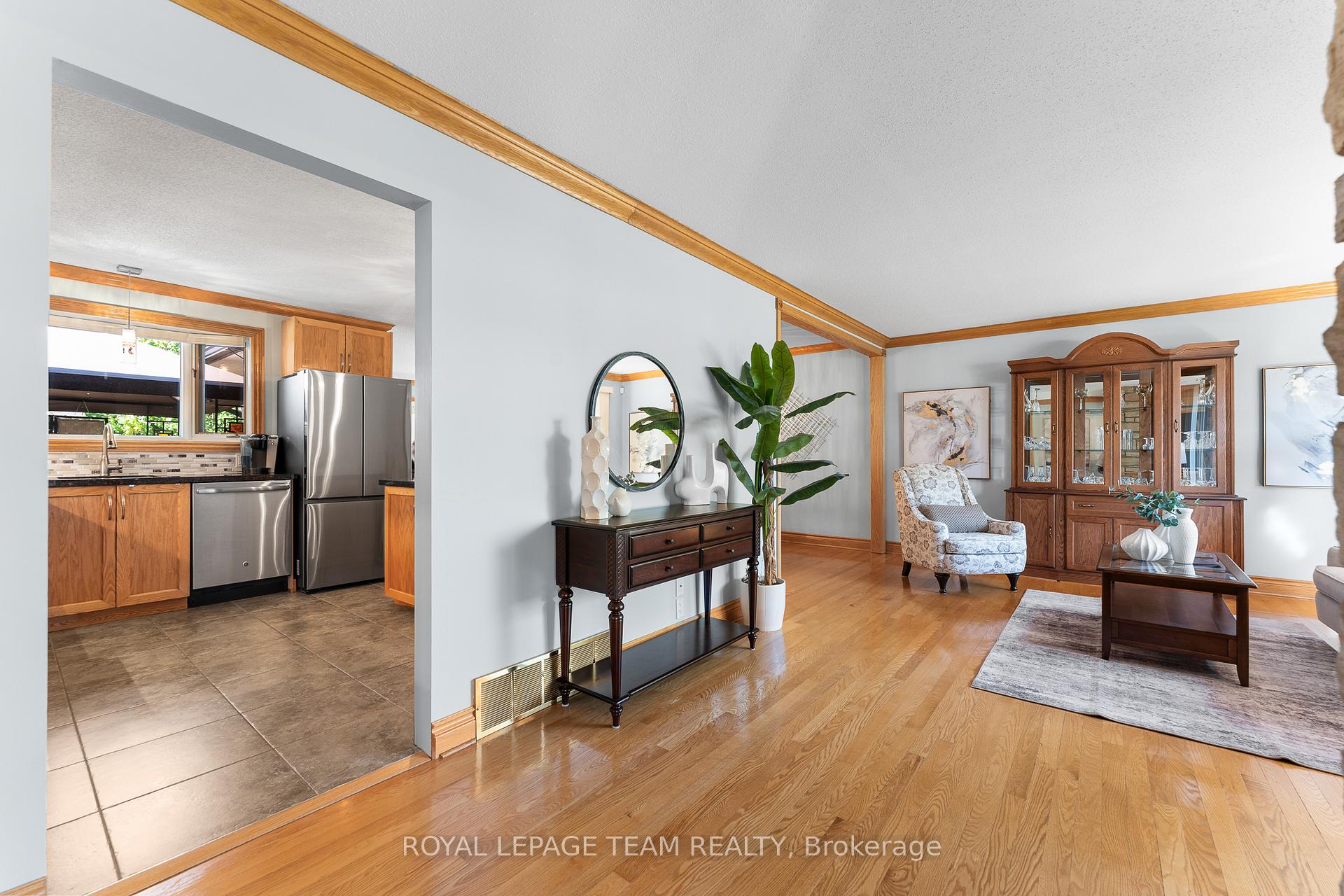 Photo 5 of 1 Stillwater Drive, Ottawa, Crystal Beach — HOMEH