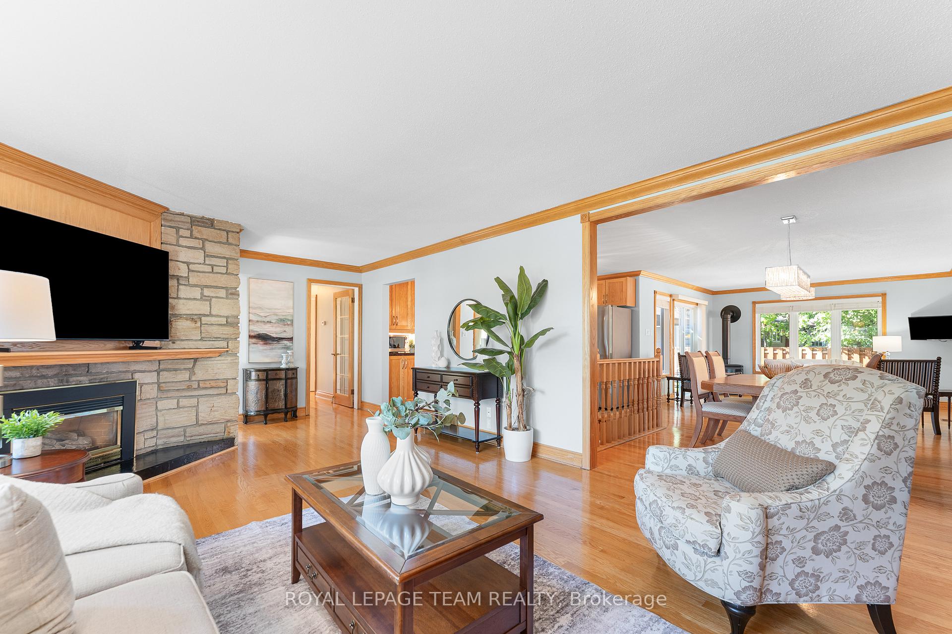 Photo 10 of 1 Stillwater Drive, Ottawa, Crystal Beach — HOMEH