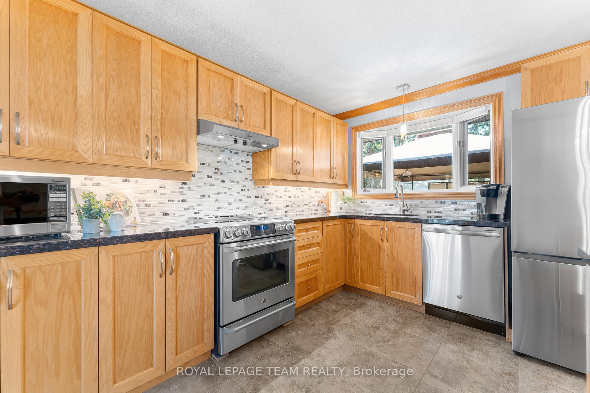 Photo 13 of 1 Stillwater Drive, Ottawa, Crystal Beach — HOMEH