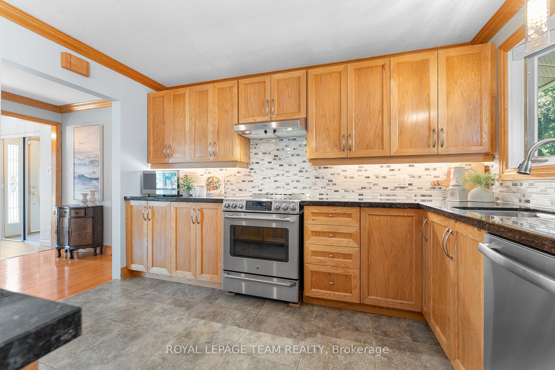 Photo 19 of 1 Stillwater Drive, Ottawa, Crystal Beach — HOMEH