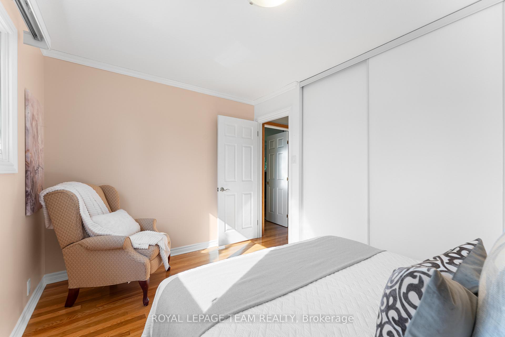 Photo 24 of 1 Stillwater Drive, Ottawa, Crystal Beach — HOMEH