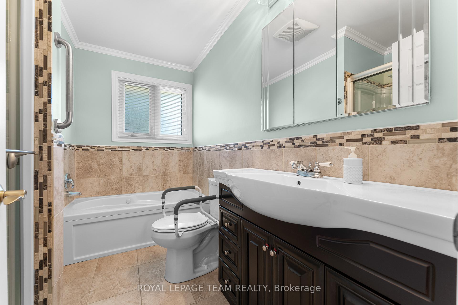 Photo 26 of 1 Stillwater Drive, Ottawa, Crystal Beach — HOMEH