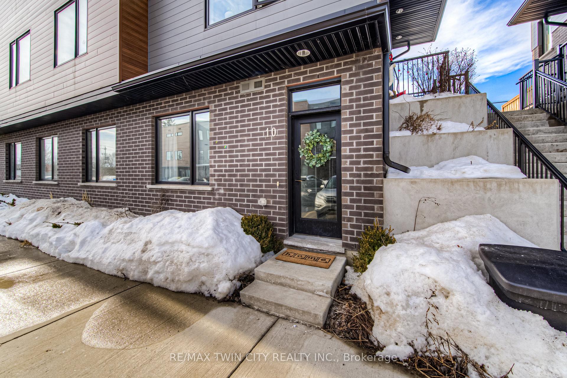 Photo 3 of Unit 10, 54 Bridge Street W, Kitchener — HOMEH