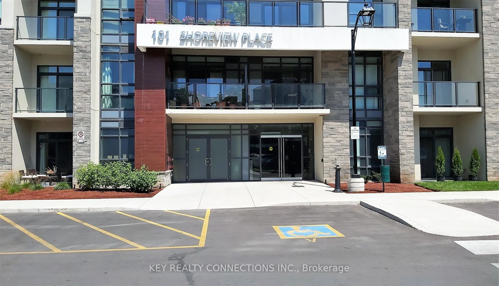 Front of Unit 225, 101 Shoreview Place