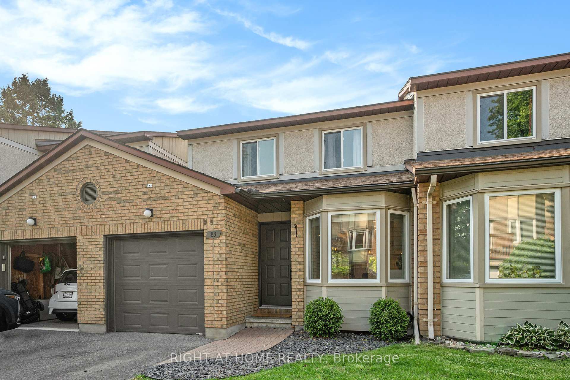 Photo 2 of 83 Versailles Private, Ottawa, Hunt Club Woods — HOMEH