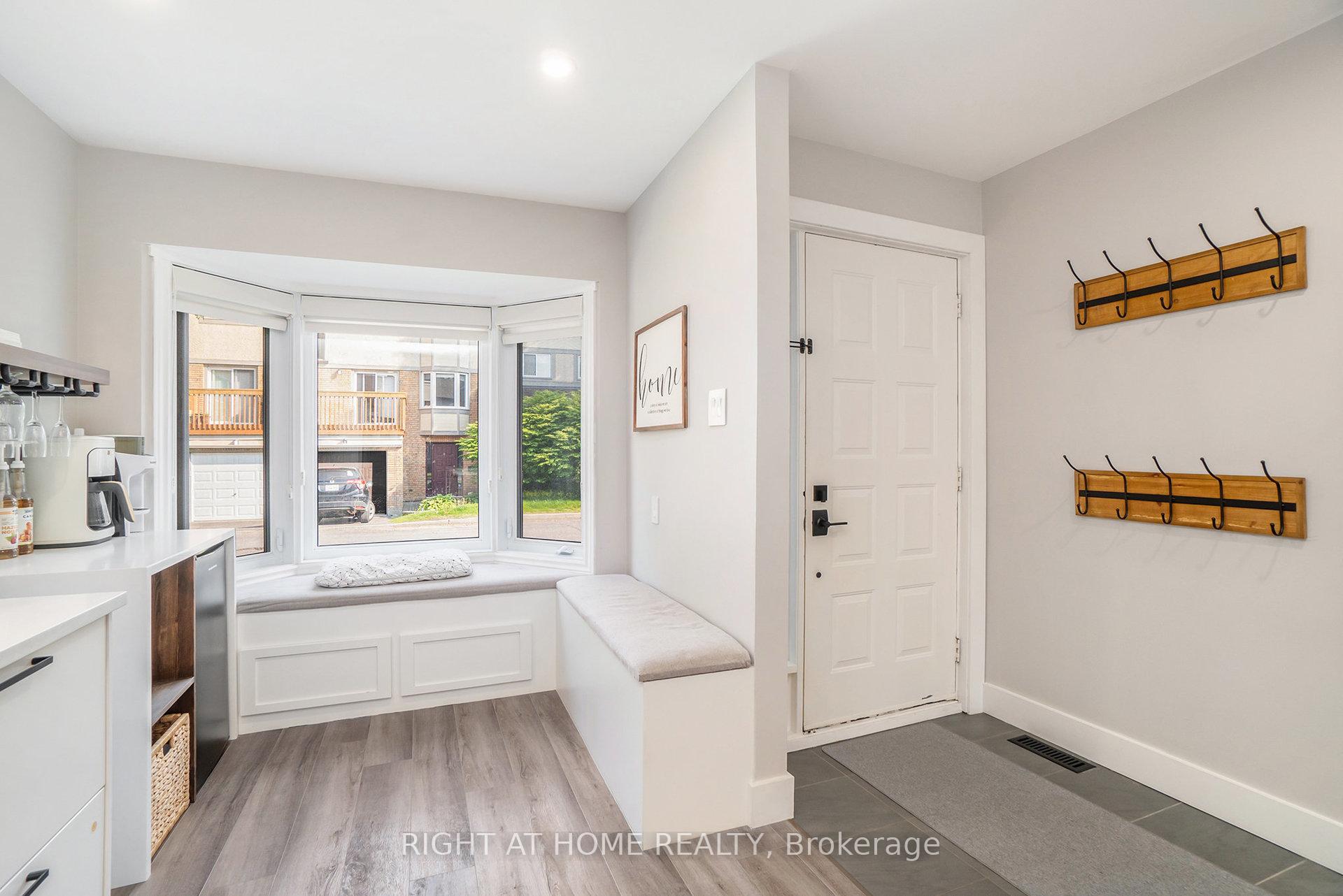 Photo 3 of 83 Versailles Private, Ottawa, Hunt Club Woods — HOMEH