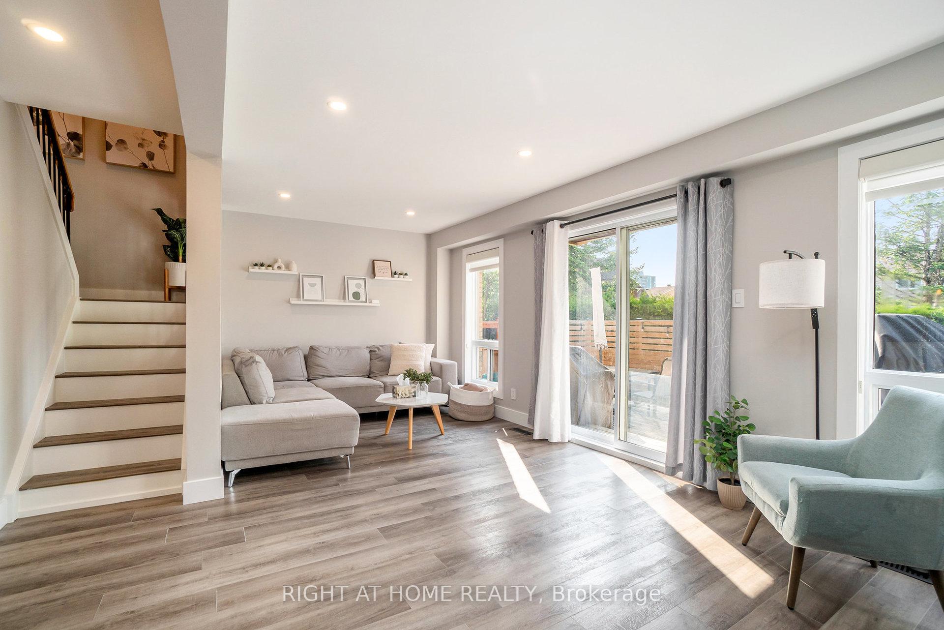 Photo 5 of 83 Versailles Private, Ottawa, Hunt Club Woods — HOMEH