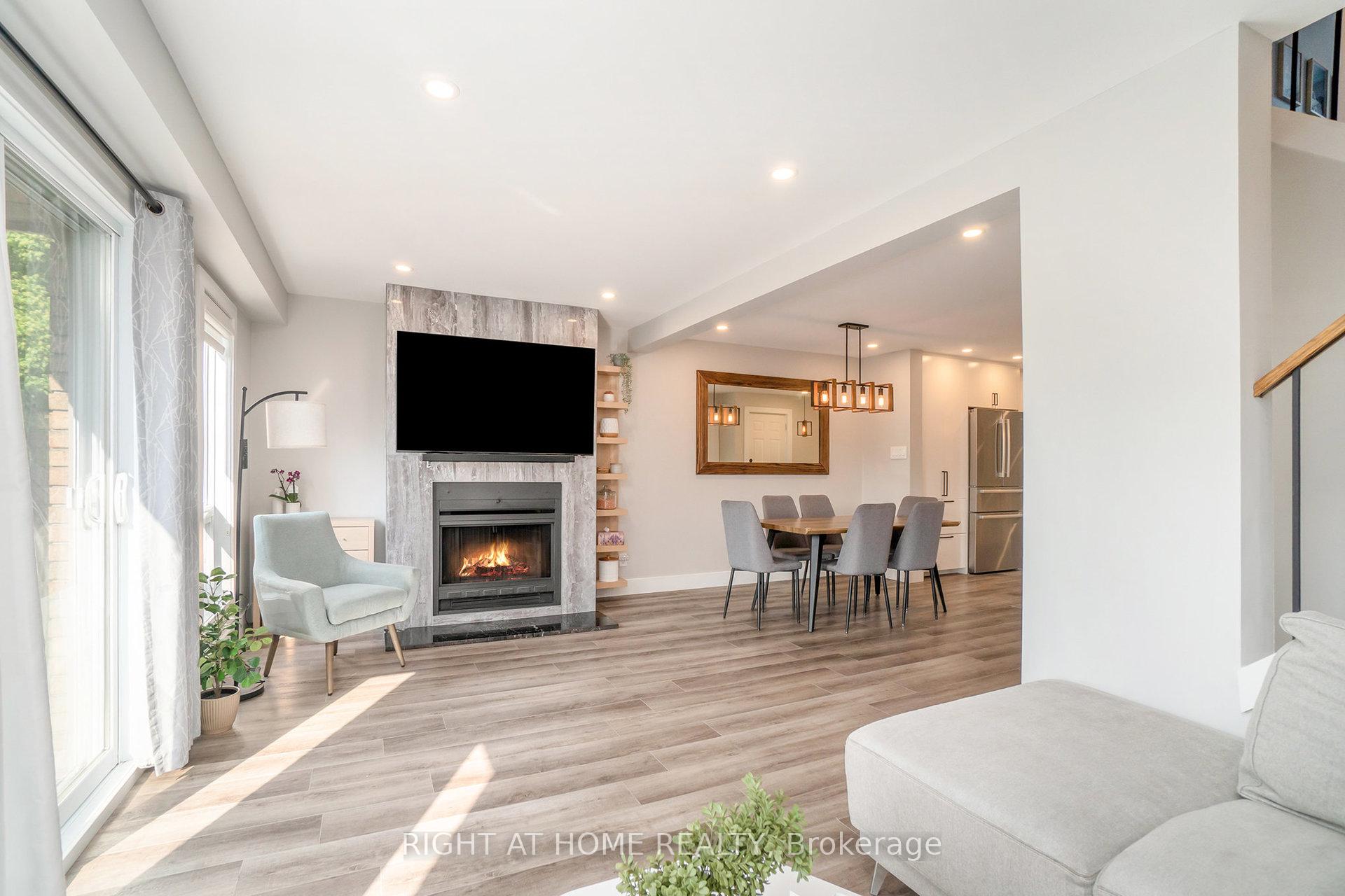 Photo 7 of 83 Versailles Private, Ottawa, Hunt Club Woods — HOMEH