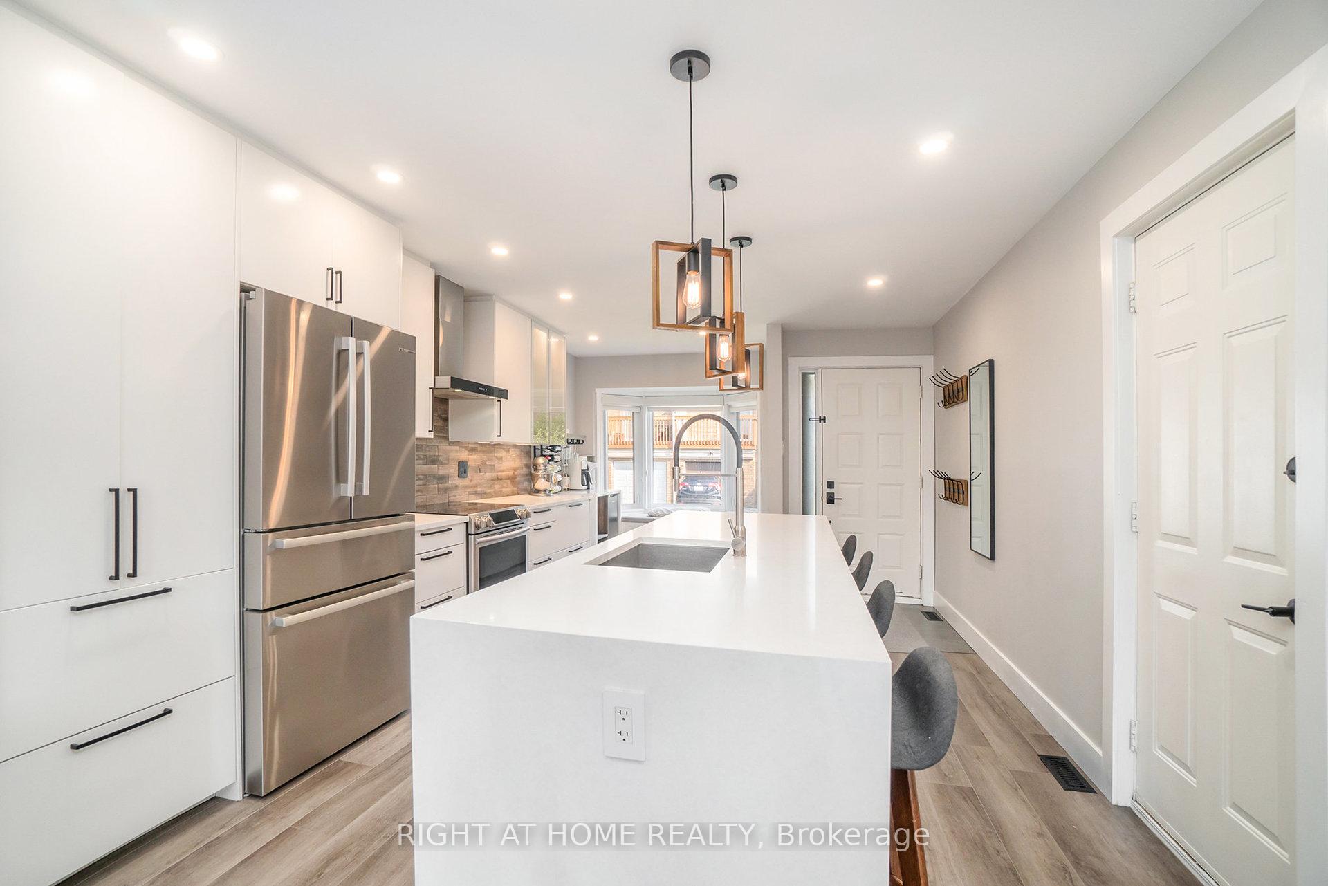 Photo 10 of 83 Versailles Private, Ottawa, Hunt Club Woods — HOMEH