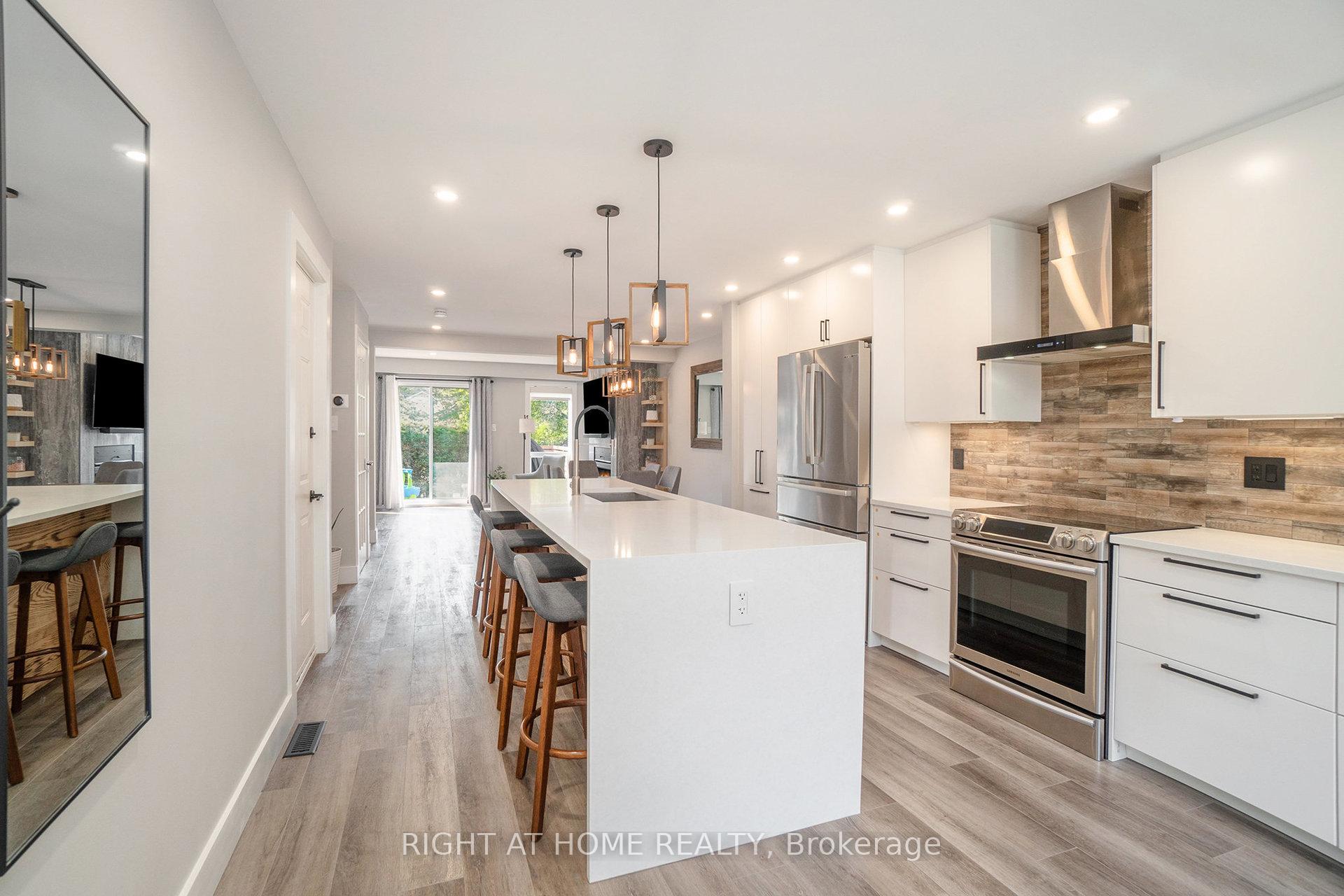 Photo 11 of 83 Versailles Private, Ottawa, Hunt Club Woods — HOMEH