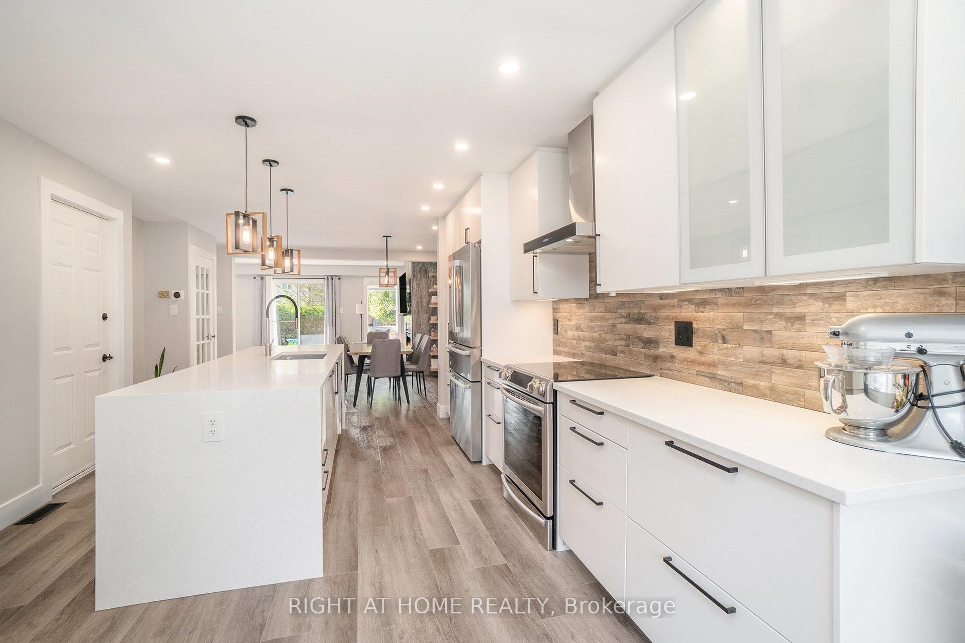 Photo 13 of 83 Versailles Private, Ottawa, Hunt Club Woods — HOMEH