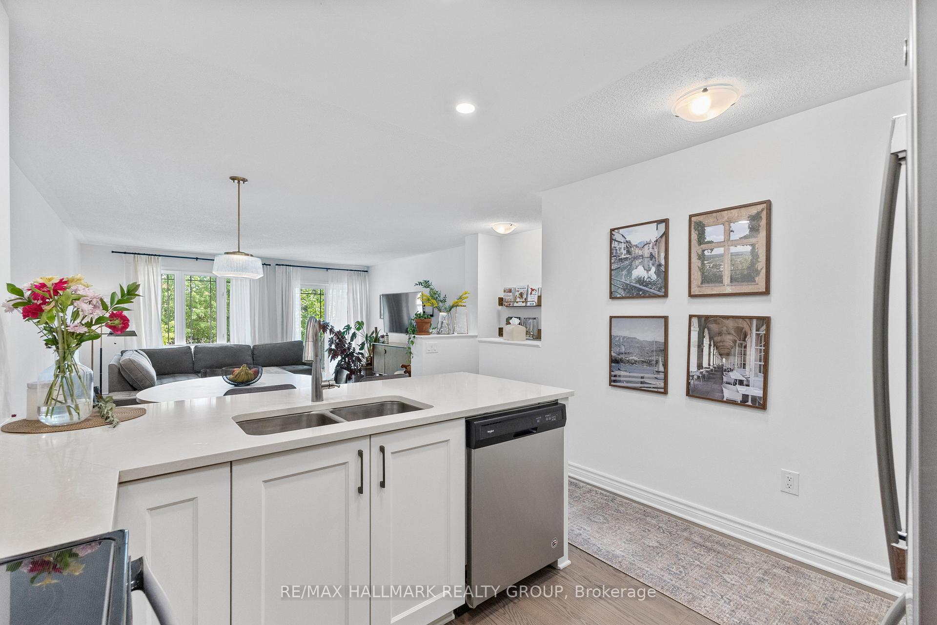 Photo 5 of Unit 112, 616 Danaca Private, Ottawa, Carson Meadows — HOMEH