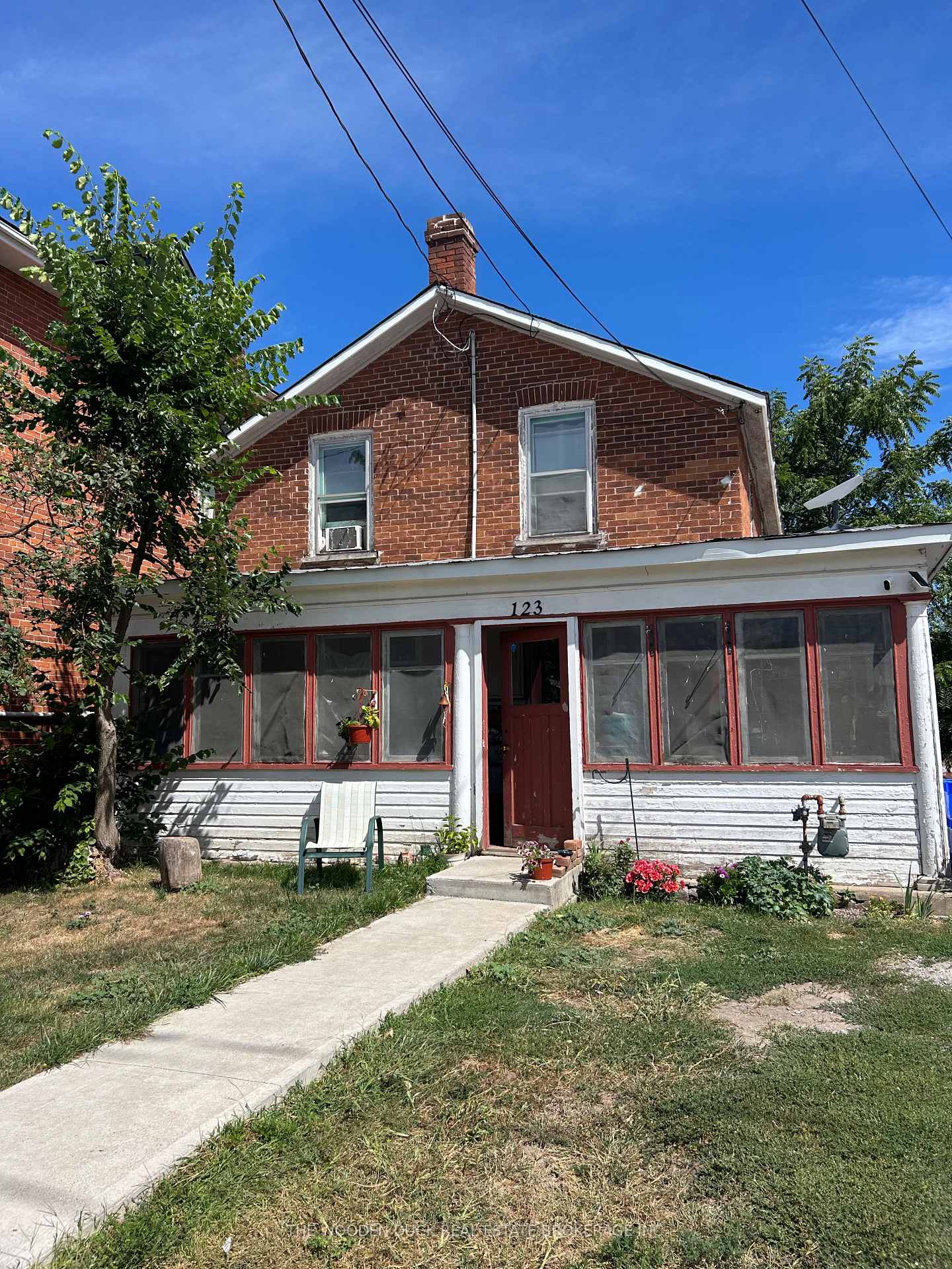 Front of 123 Durham Street S