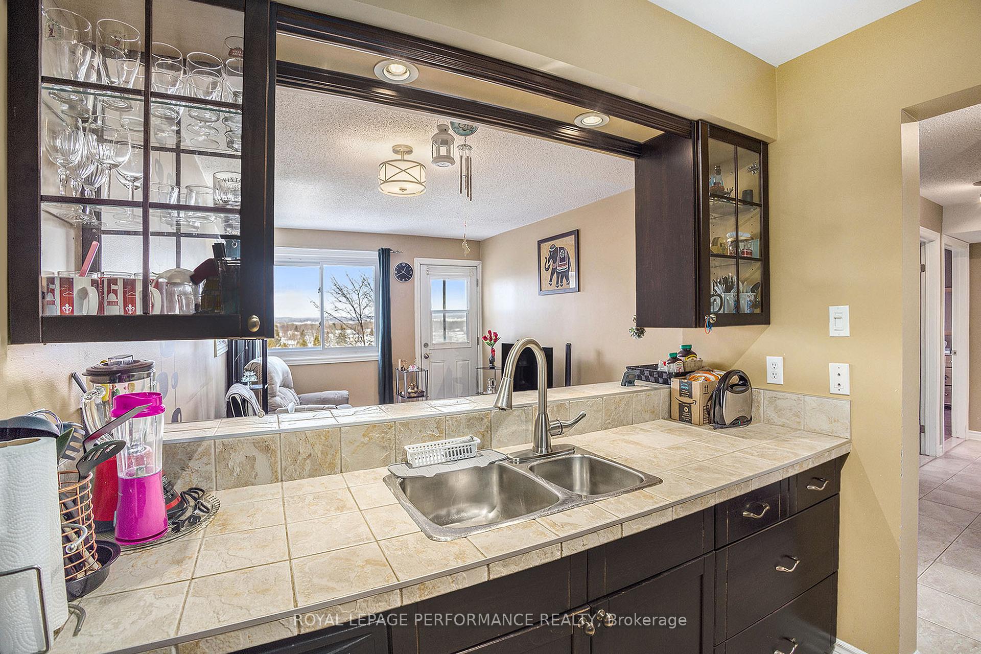 Photo 8 of Unit 308, 345 Centrum Boulevard, Ottawa, Bilberry Creek/Queenswood Heights — HOMEH