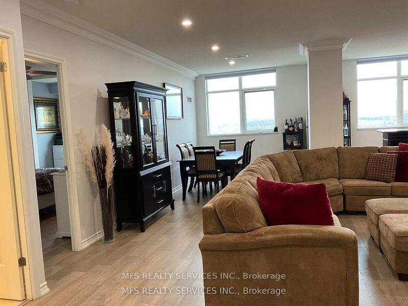Photo 11 of Unit 1601, 9235 Jane Street, Vaughan, Maple — HOMEH